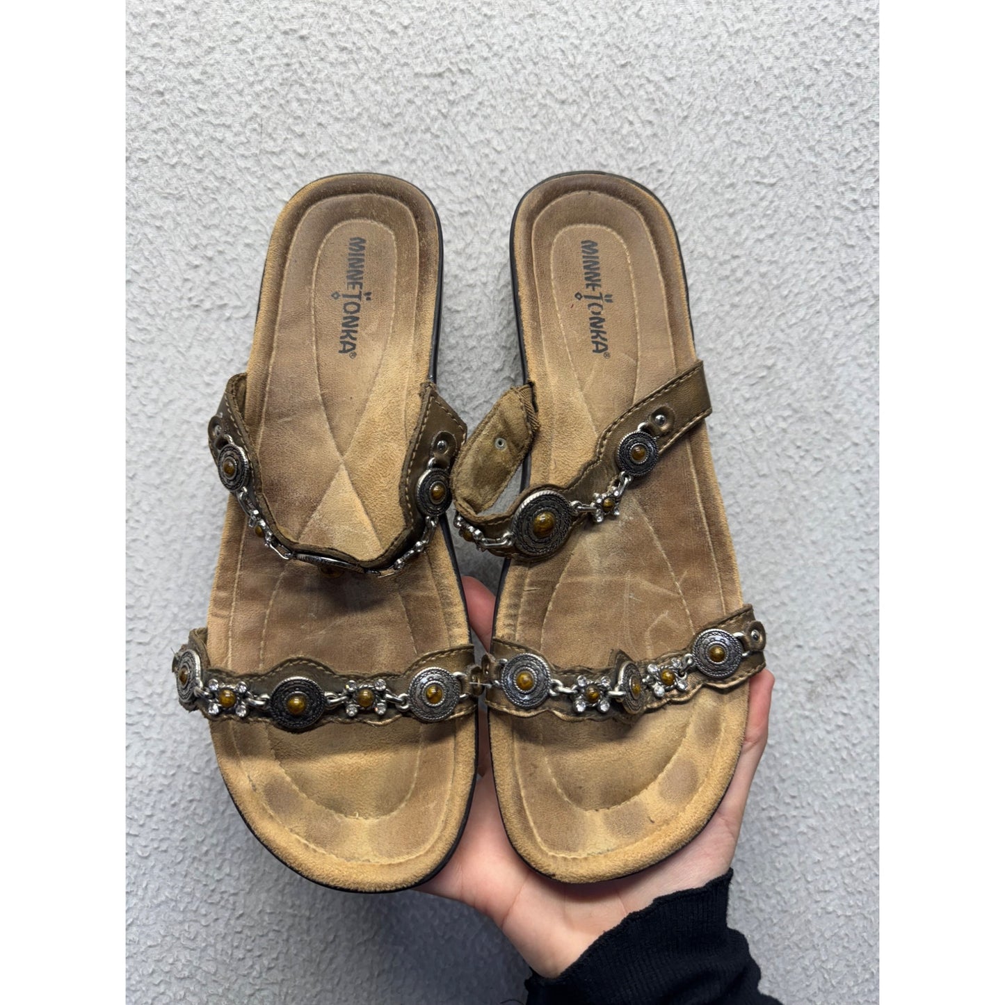 Minnetonka Womens Brown Leather Jeweled Toe Post Sandals Size 8 9446