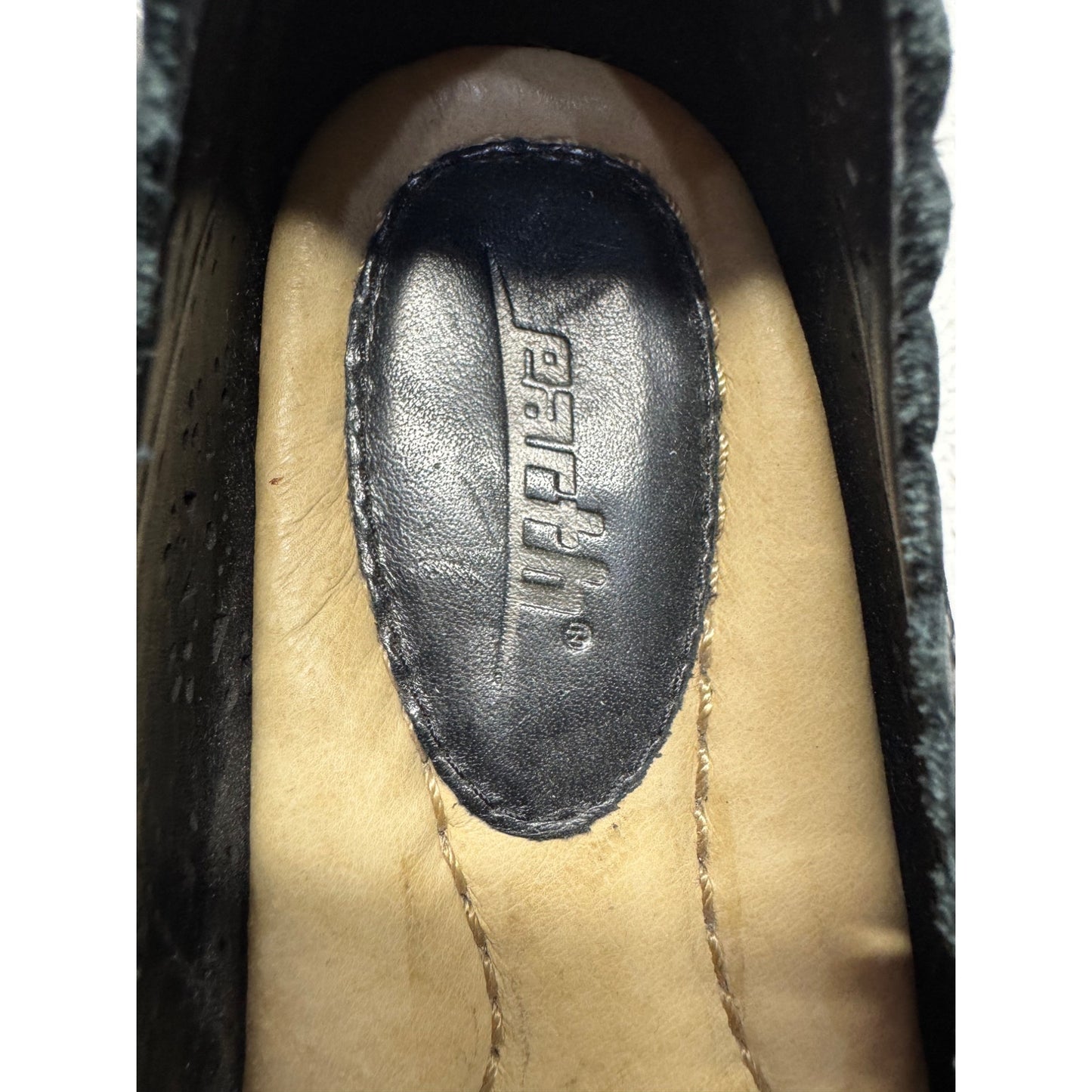 Black Leather Cutout Slip-On Shoes Low Wedge Heel Earth Brand Size 7 #9412