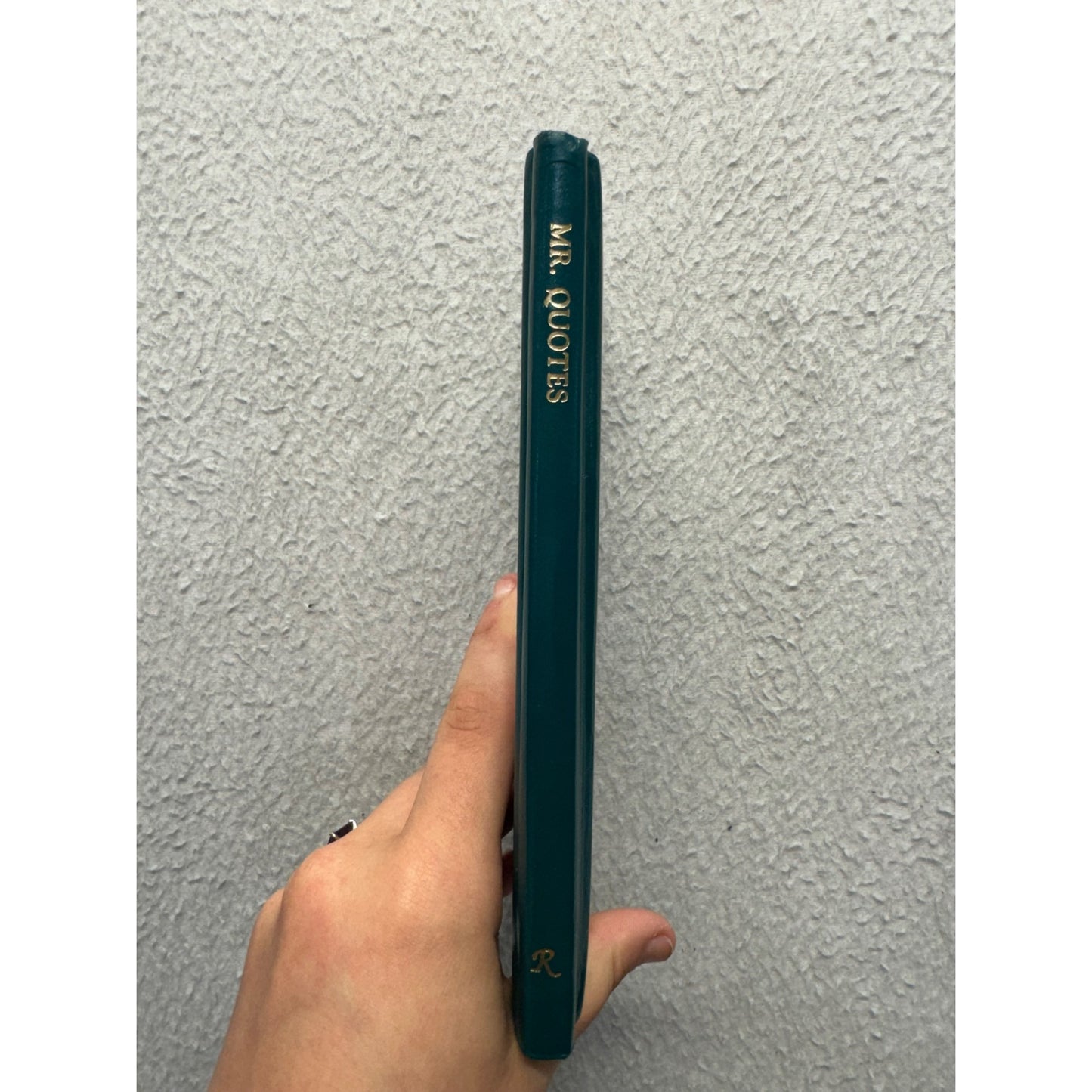 Mr. Quotes: Witty Wisdom Compilation for Discerning Readers #9651