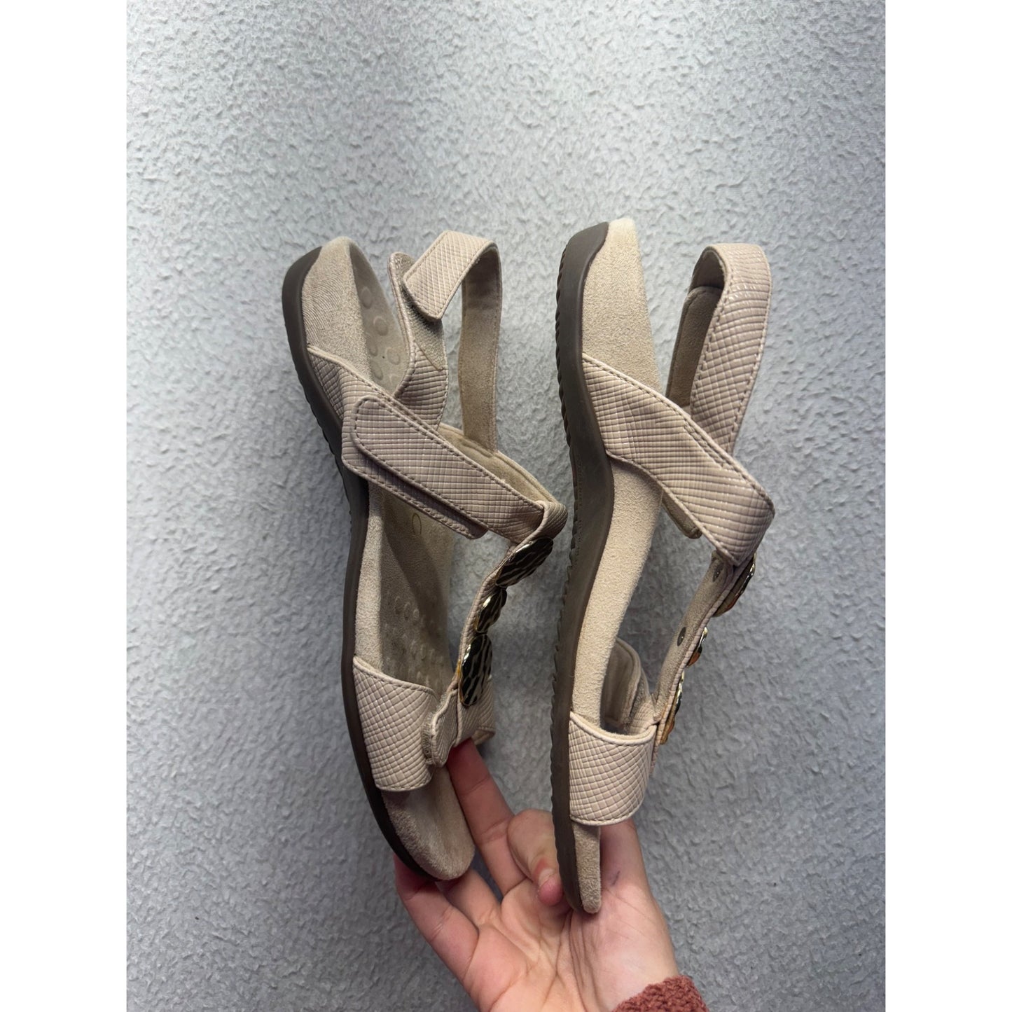 Vionic Orthotic Beige Leather Sandals With Decorative Metallic Discs #80B