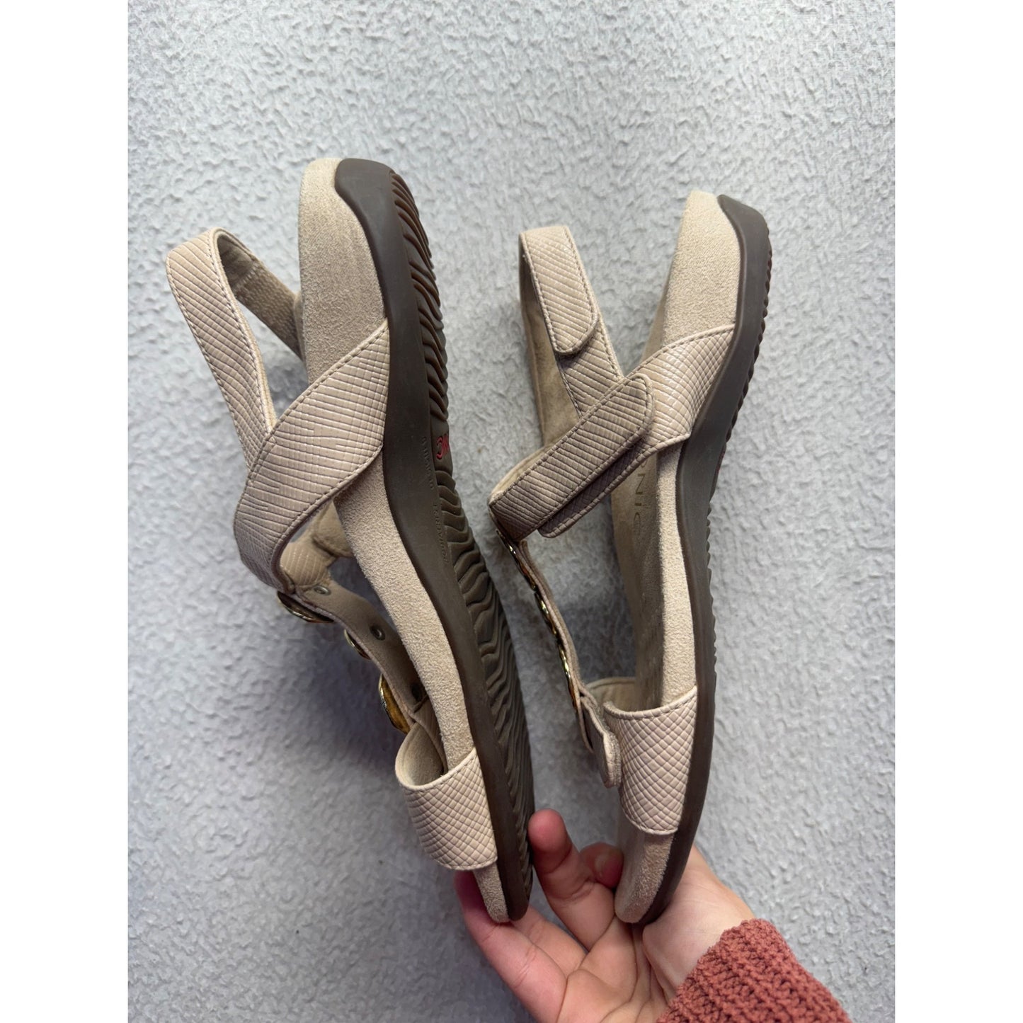 Vionic Orthotic Beige Leather Sandals With Decorative Metallic Discs #80B