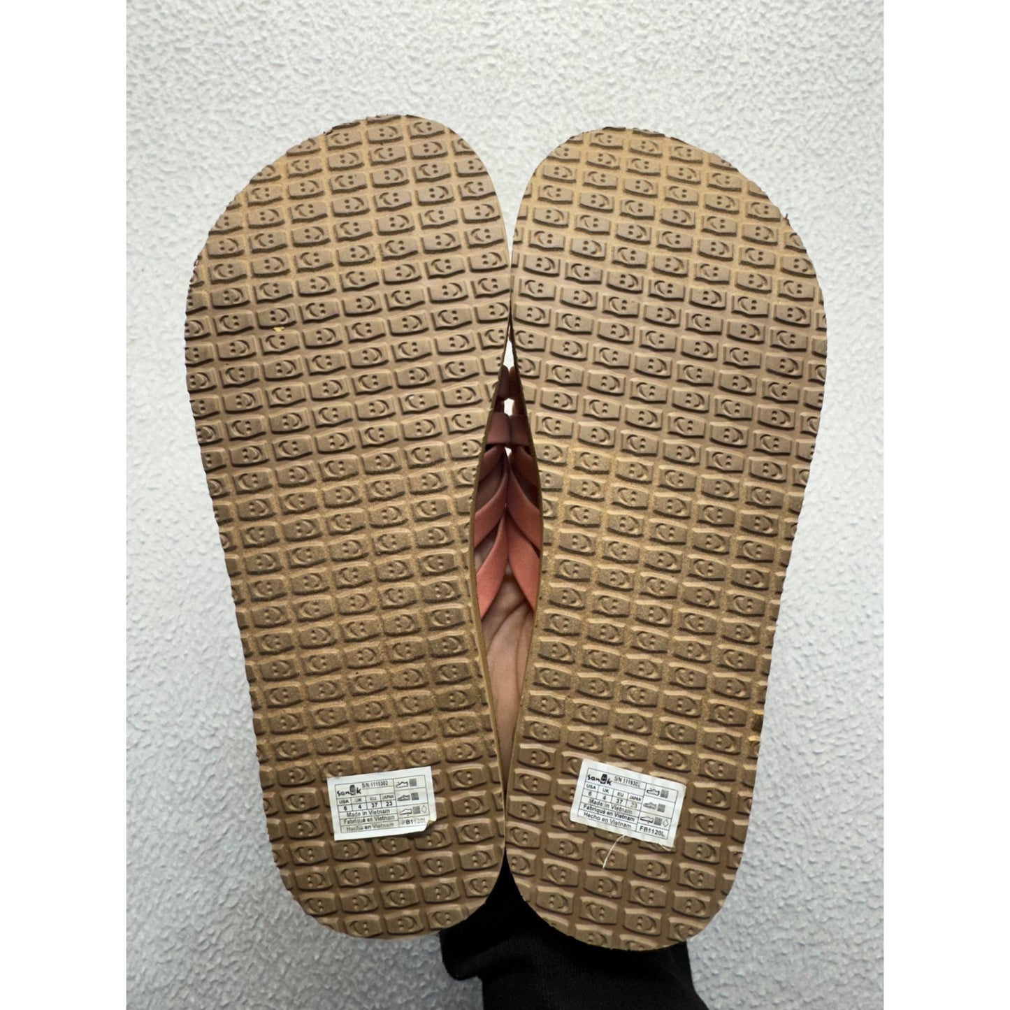 Sanuk Pink Strappy Sandals With Tan Sole Lightweight Casual Slip-On Design #9245