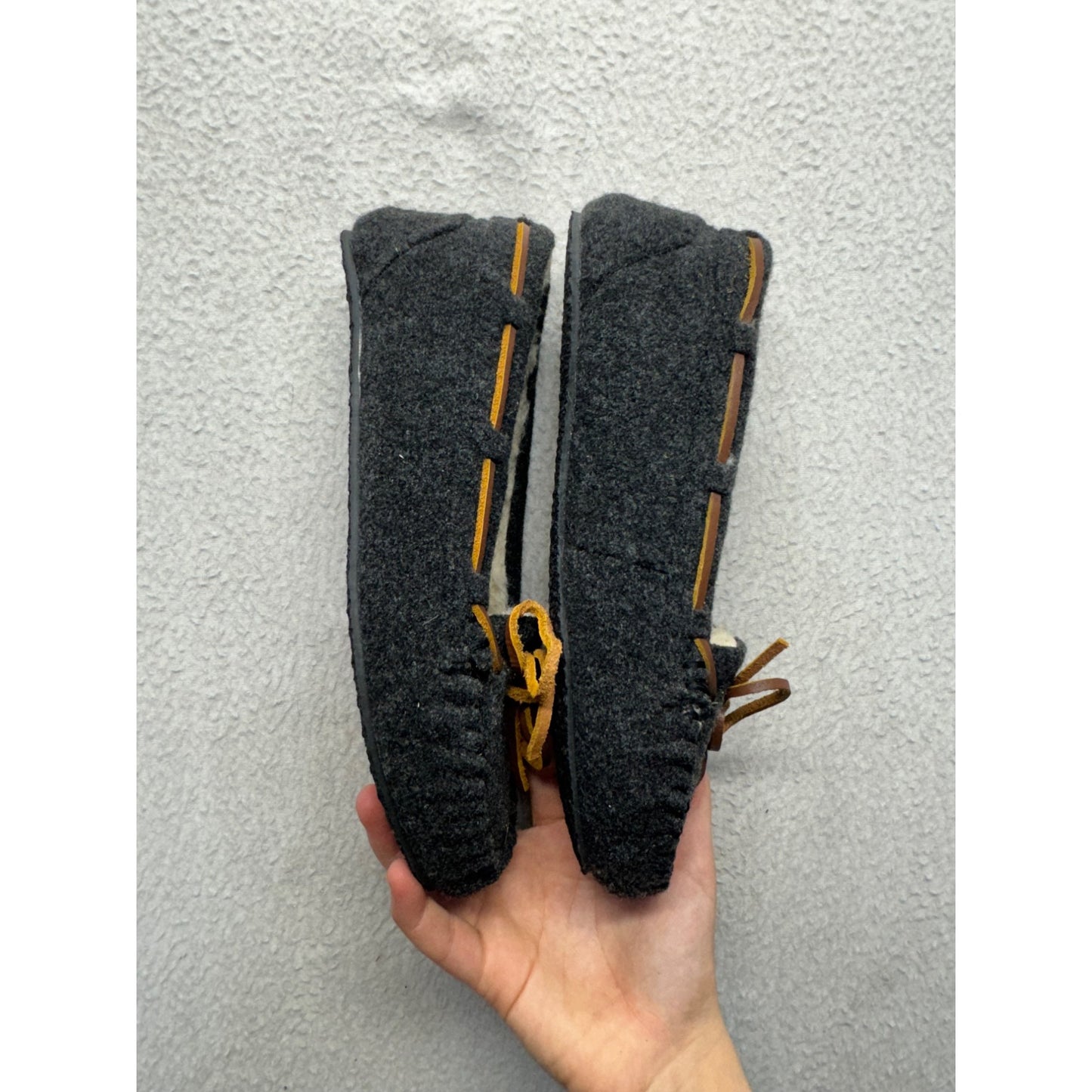 Minnetonka Womens Gray Wool Lined Moccasin Slippers With Lace Accents #9520