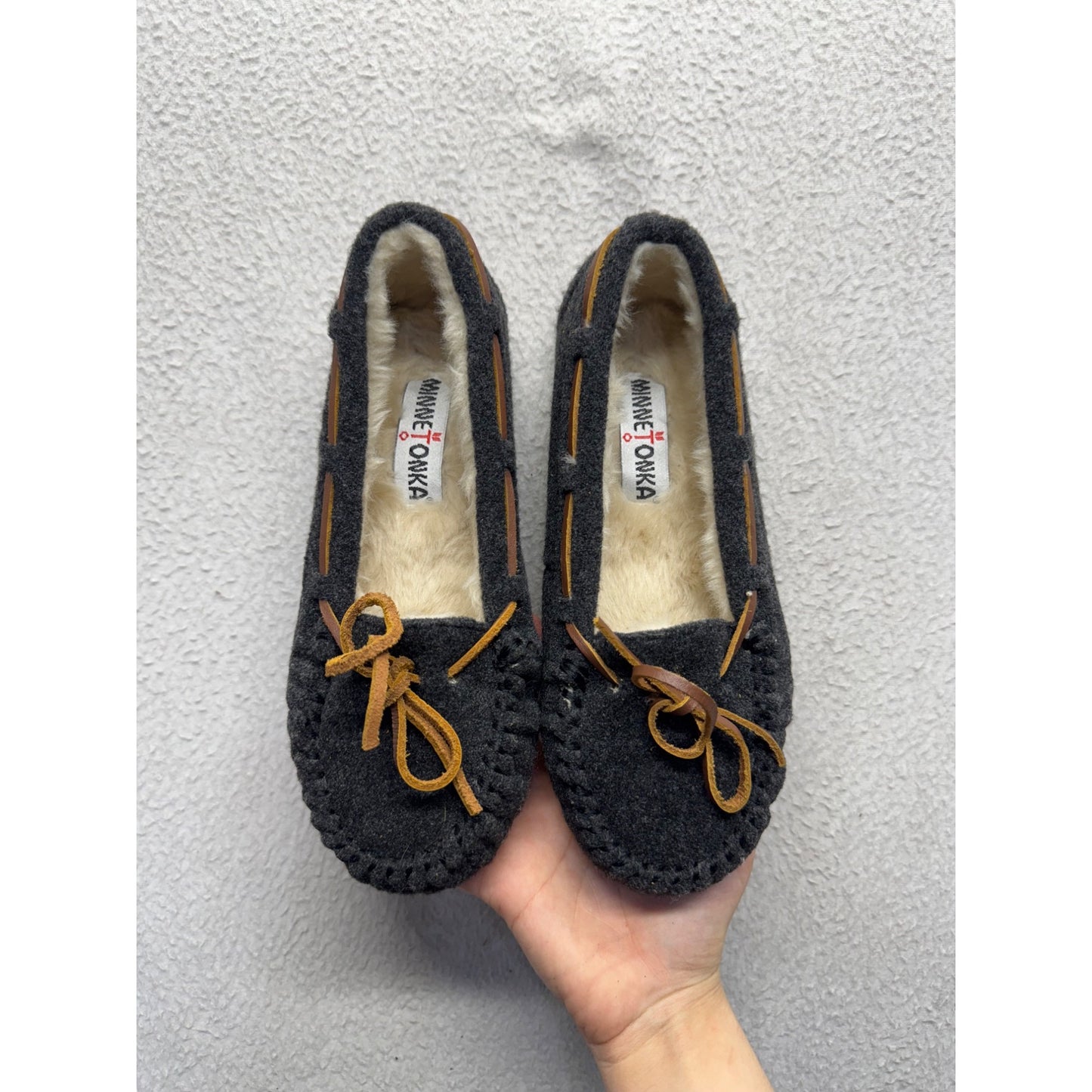 Minnetonka Womens Gray Wool Lined Moccasin Slippers With Lace Accents #9520