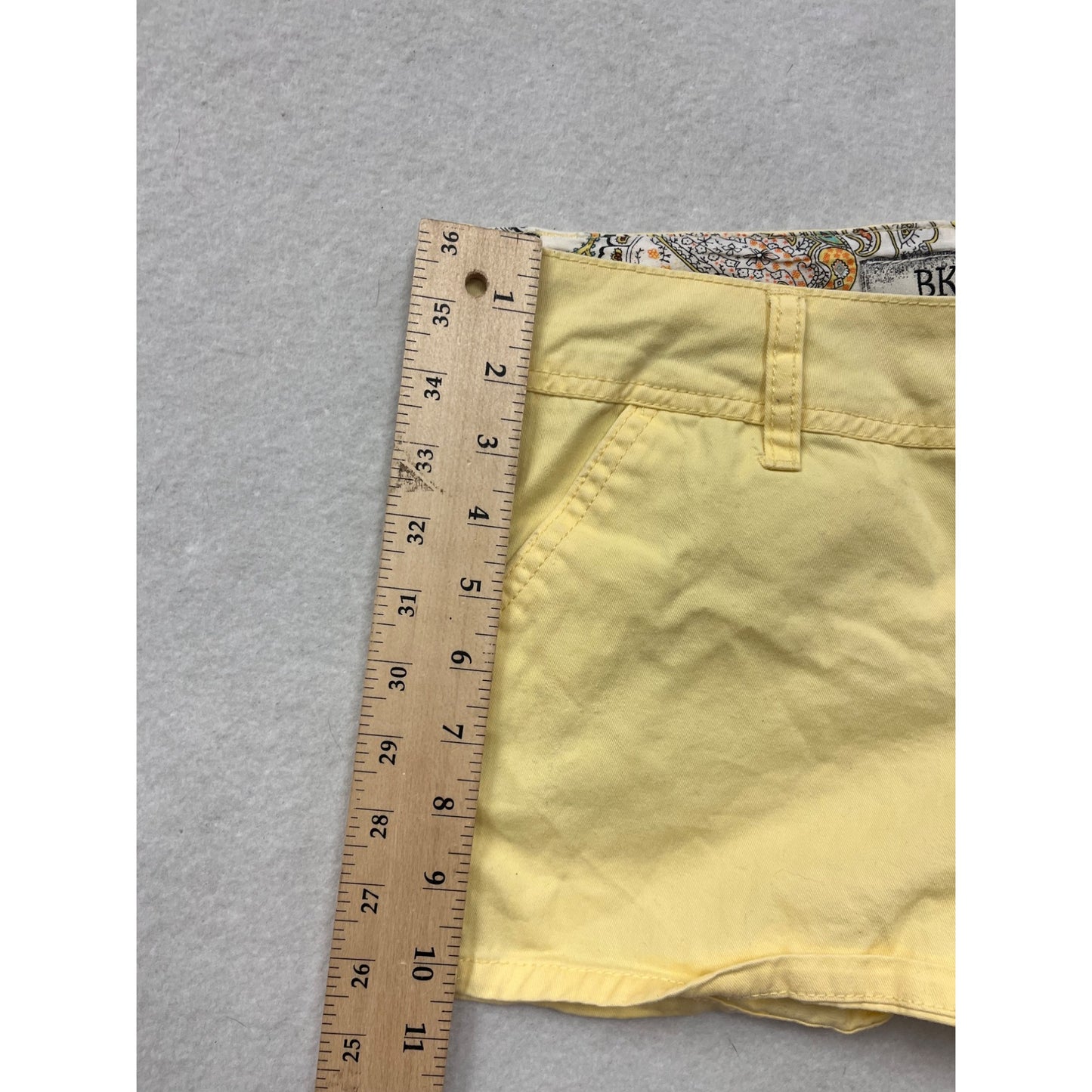 Women’s Size 4 BKE Yellow Mid-Rise Shorts #6418