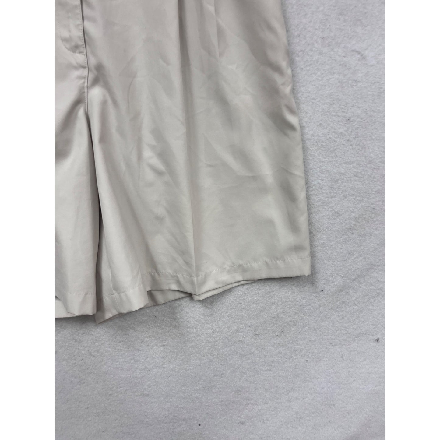 Liz Claiborne Pleated Golf Shorts Size 14 #562A