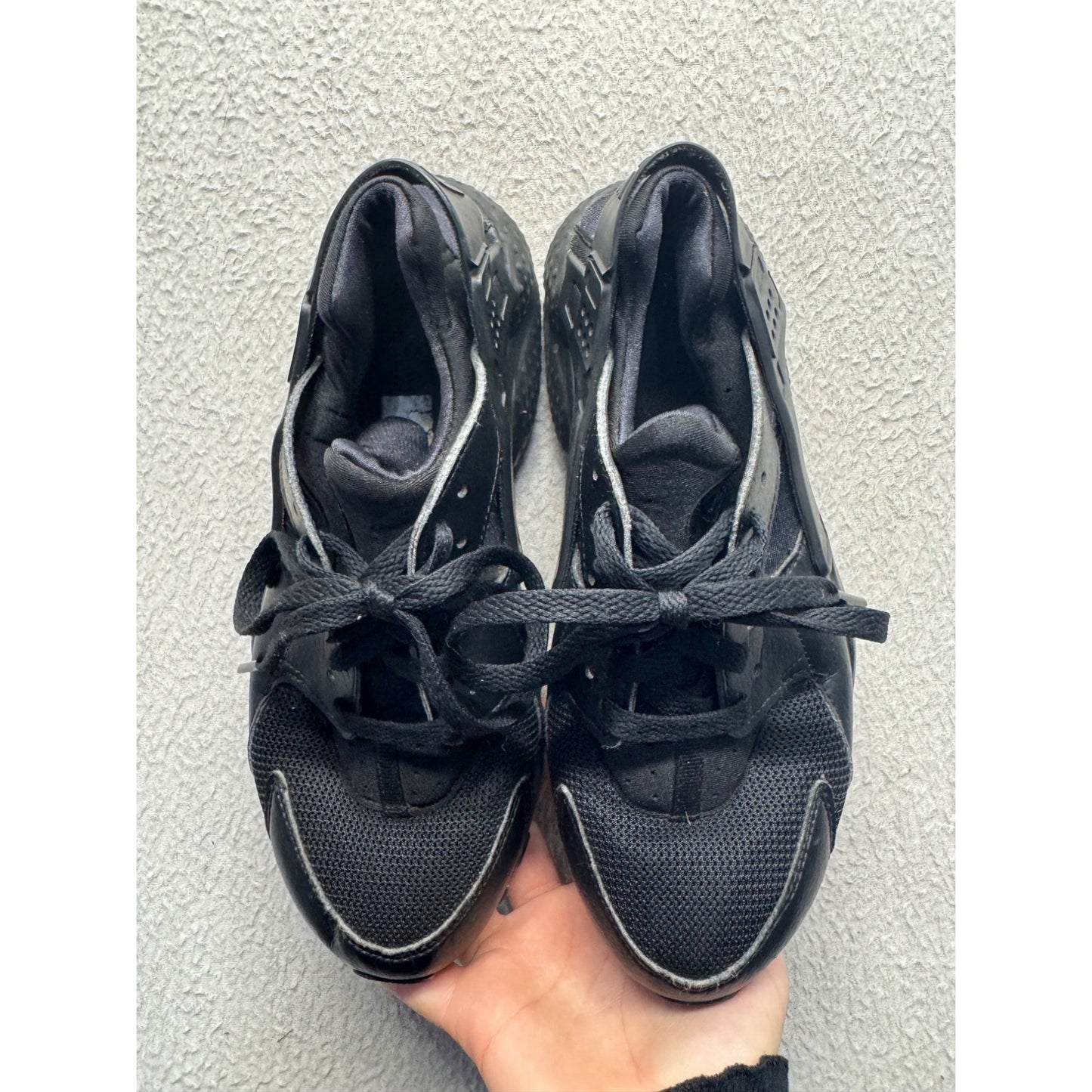 Nike Air Huarache Triple Black Sneakers Size 6 Youth #403B