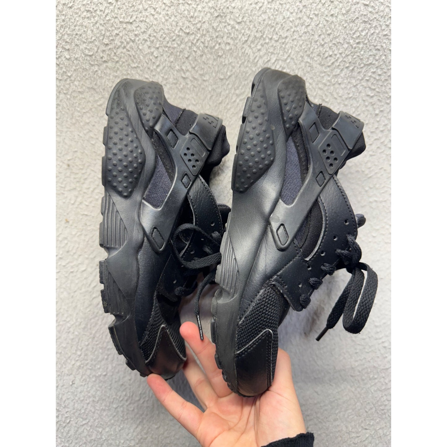 Nike Air Huarache Triple Black Sneakers Size 6 Youth #403B