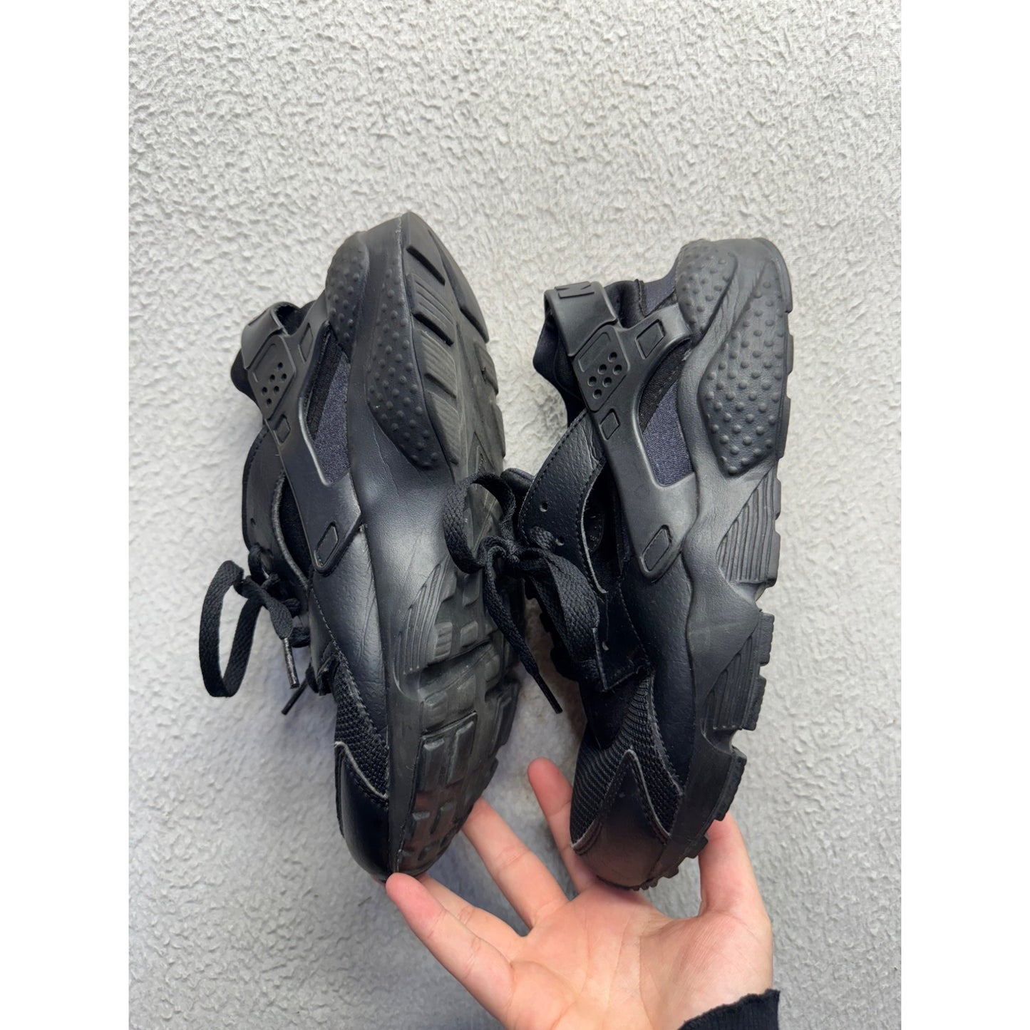 Nike Air Huarache Triple Black Sneakers Size 6 Youth #403B