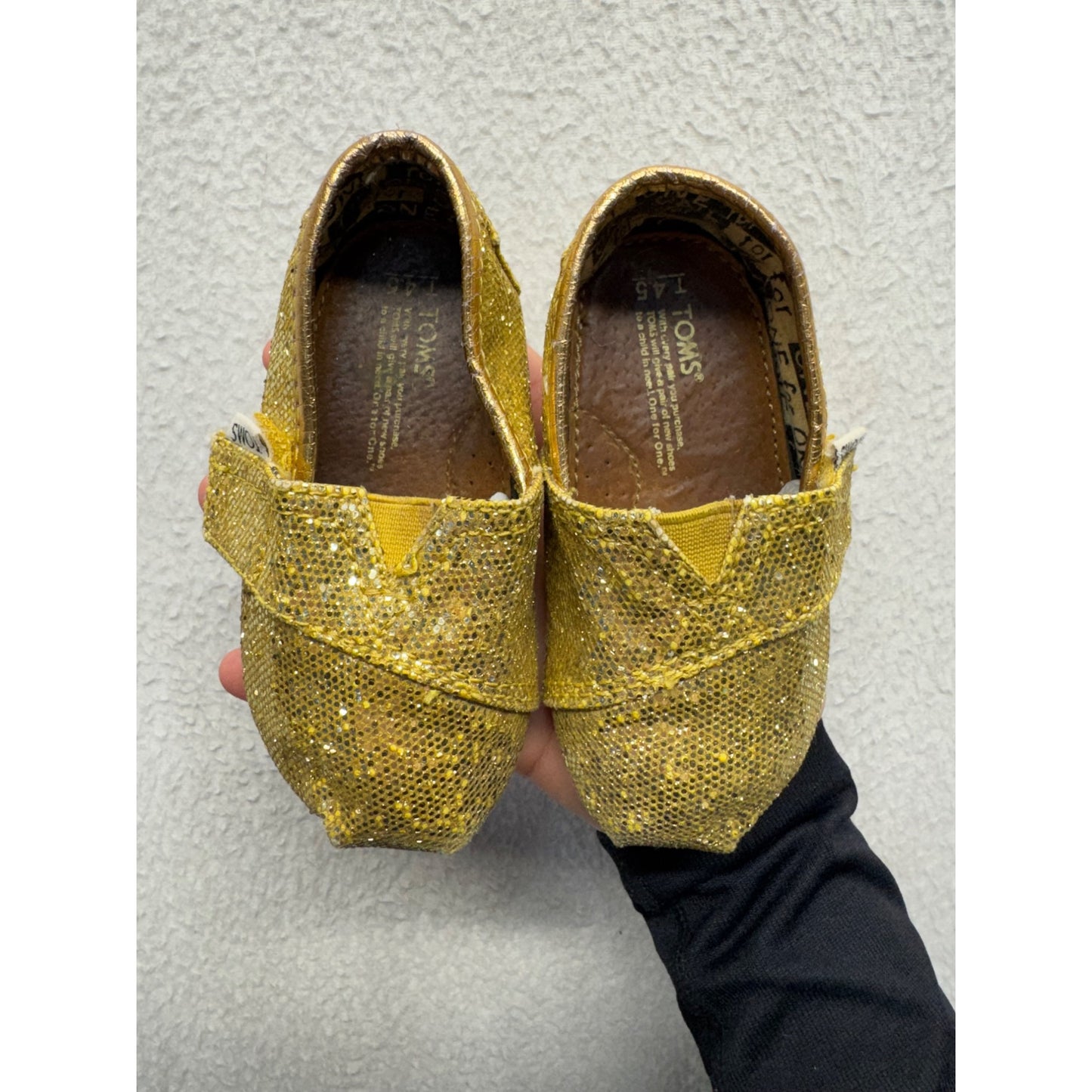 Toms Gold Glitter Toddler Shoes With Elastic Strap Closure #9401
