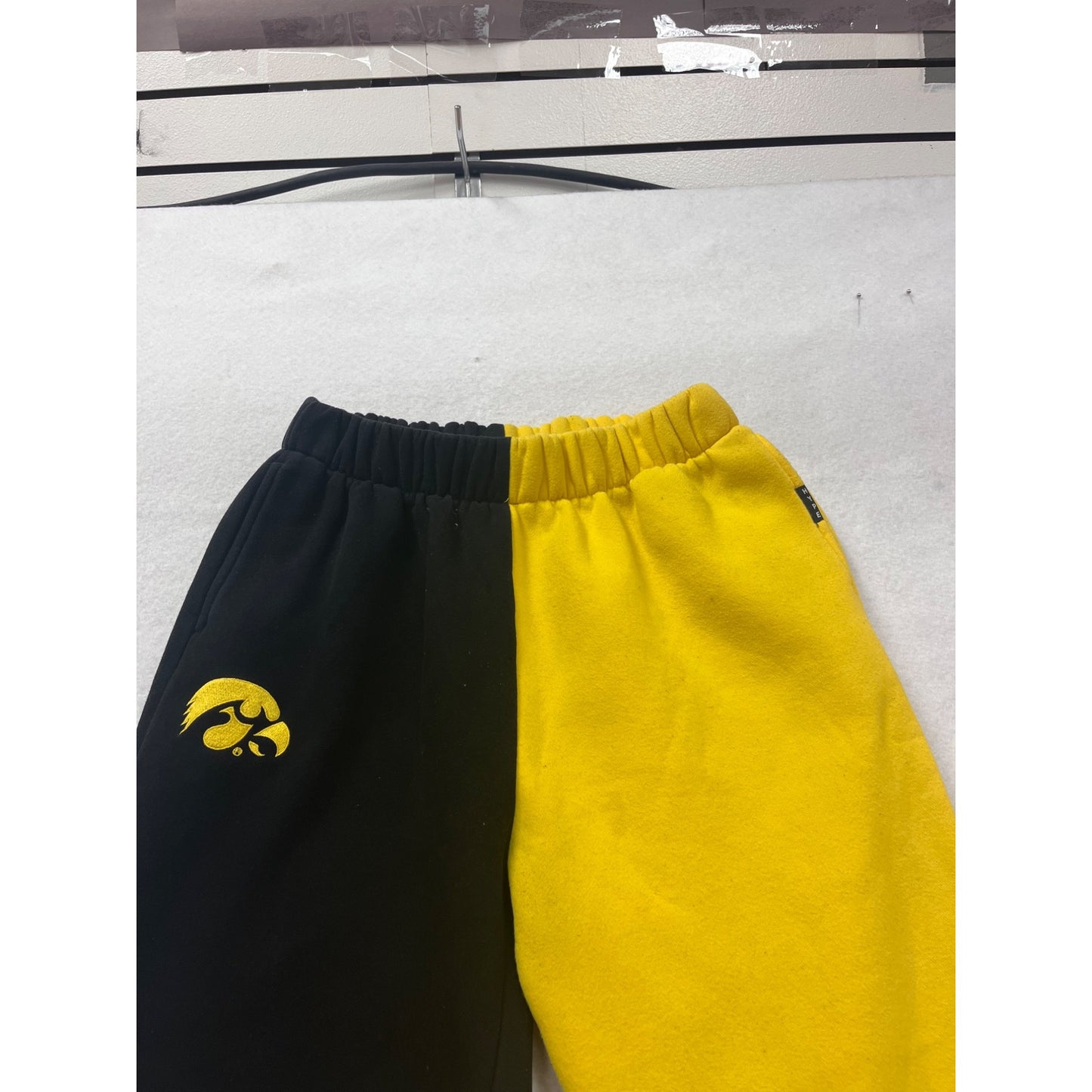 Hype And Vice Iowa Hawkeyes Black & Yellow Jogger Pants L #300A
