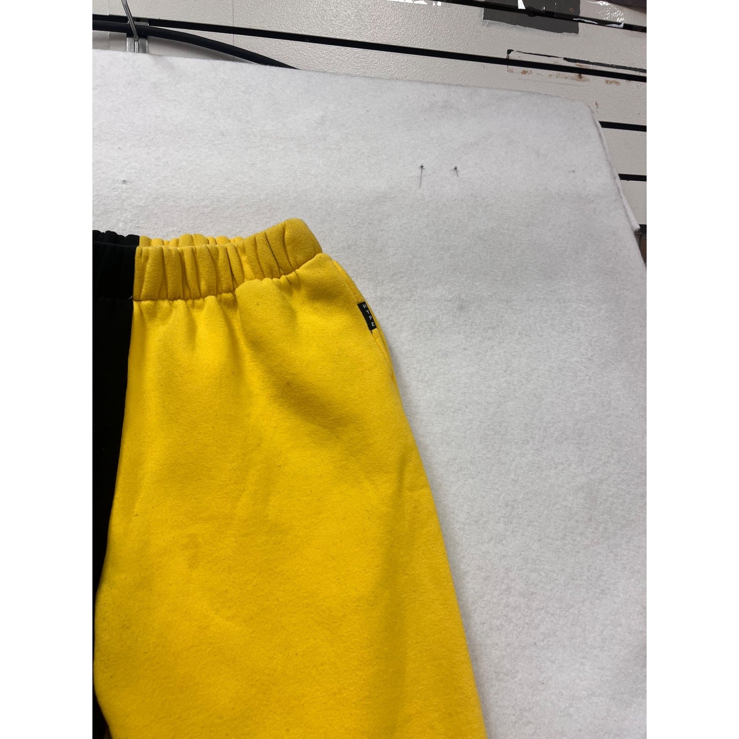 Hype And Vice Iowa Hawkeyes Black & Yellow Jogger Pants L #300A