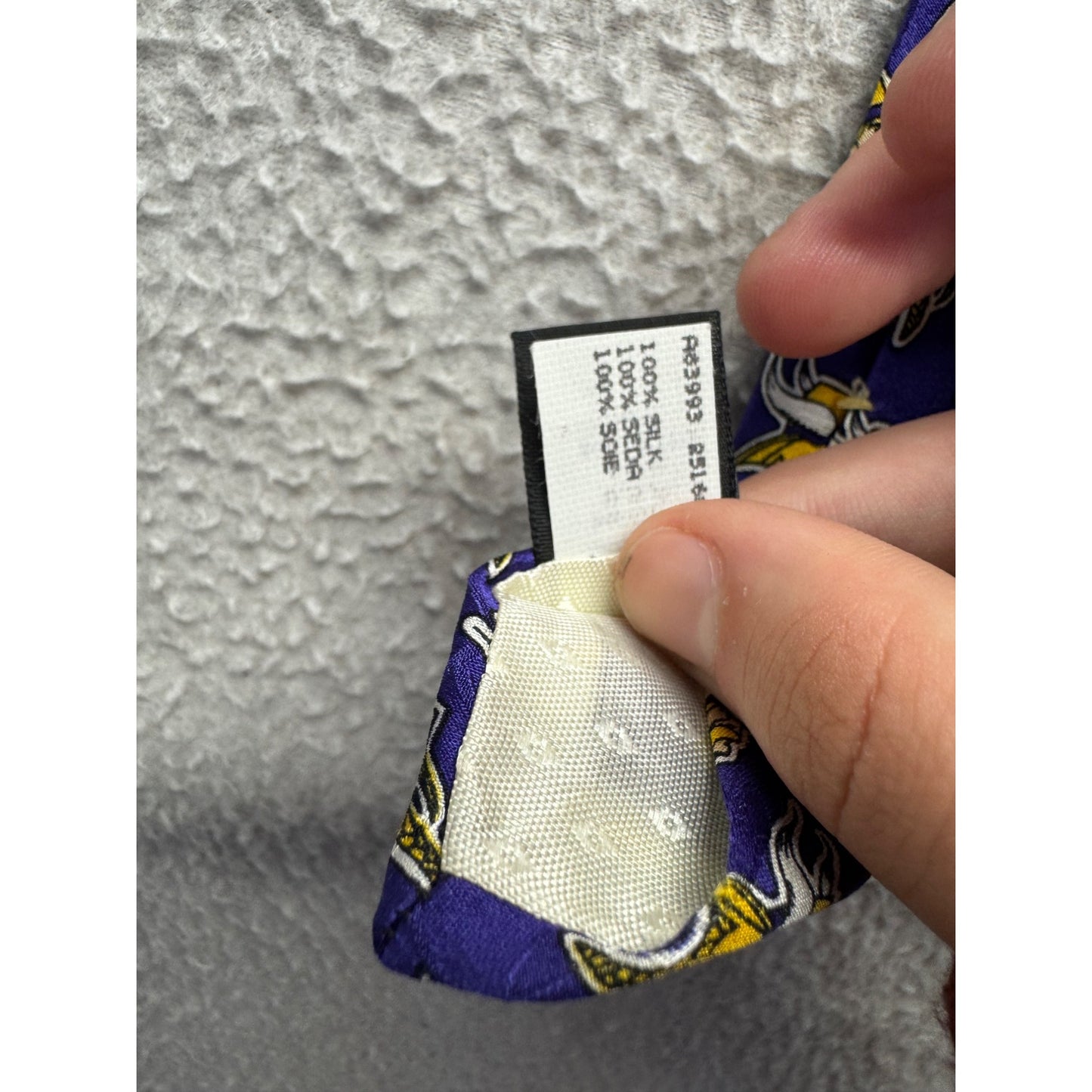 Minnesota Vikings NFL Team 100% Silk Tie In Purple/Yellow/White Design 334B