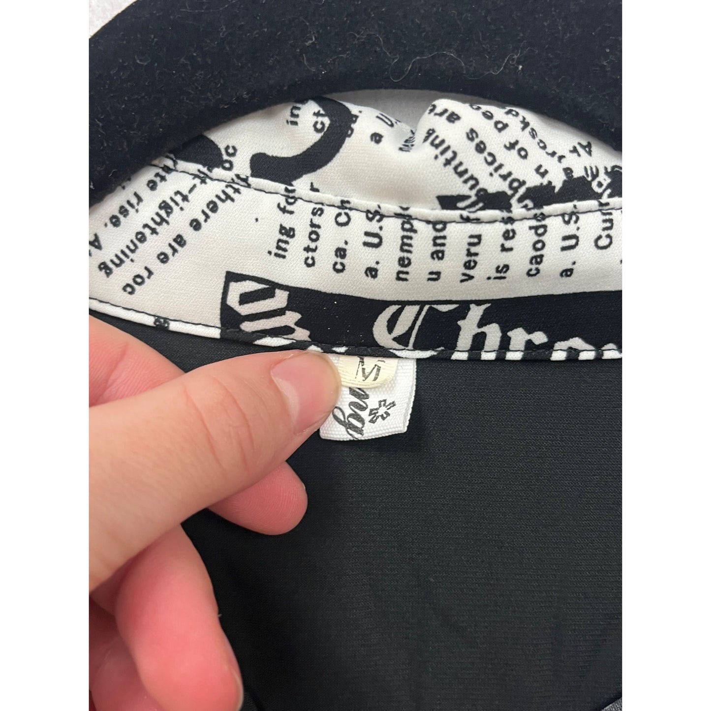 Black & White Button-Up Shirt With Newspaper Print Long Sleeves Yong Fong Womens M Lightweight Casual Fit #6903