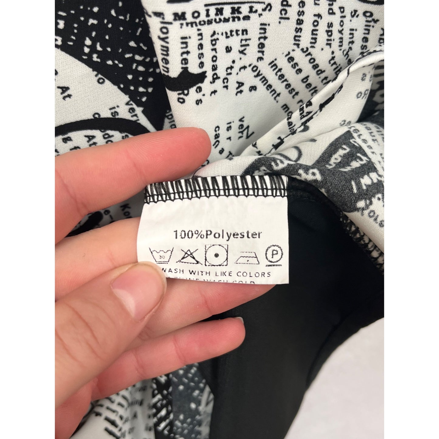 Black & White Button-Up Shirt With Newspaper Print Long Sleeves Yong Fong Womens M Lightweight Casual Fit #6903