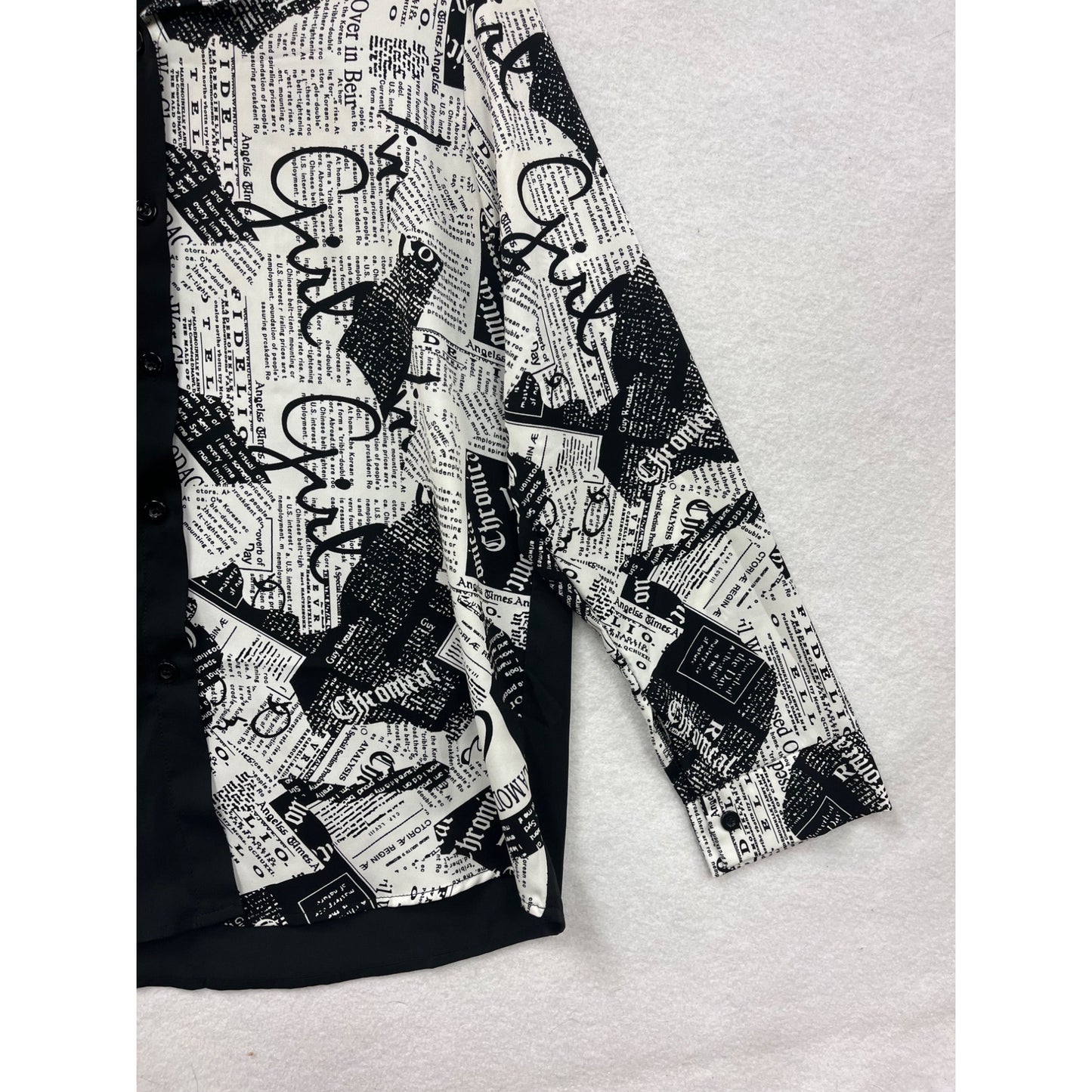 Black & White Button-Up Shirt With Newspaper Print Long Sleeves Yong Fong Womens M Lightweight Casual Fit #6903
