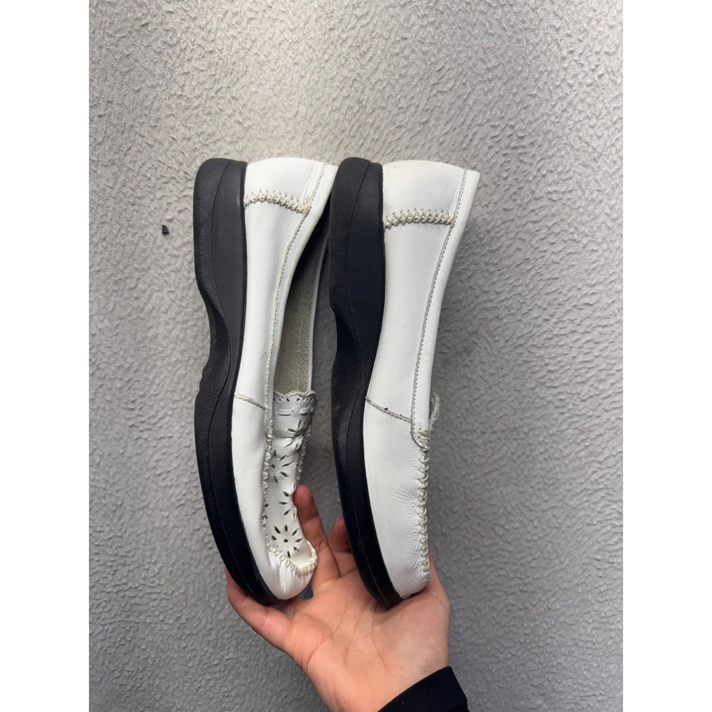White Leather Loafers W/ Decorative Cutouts Size 7 #9474