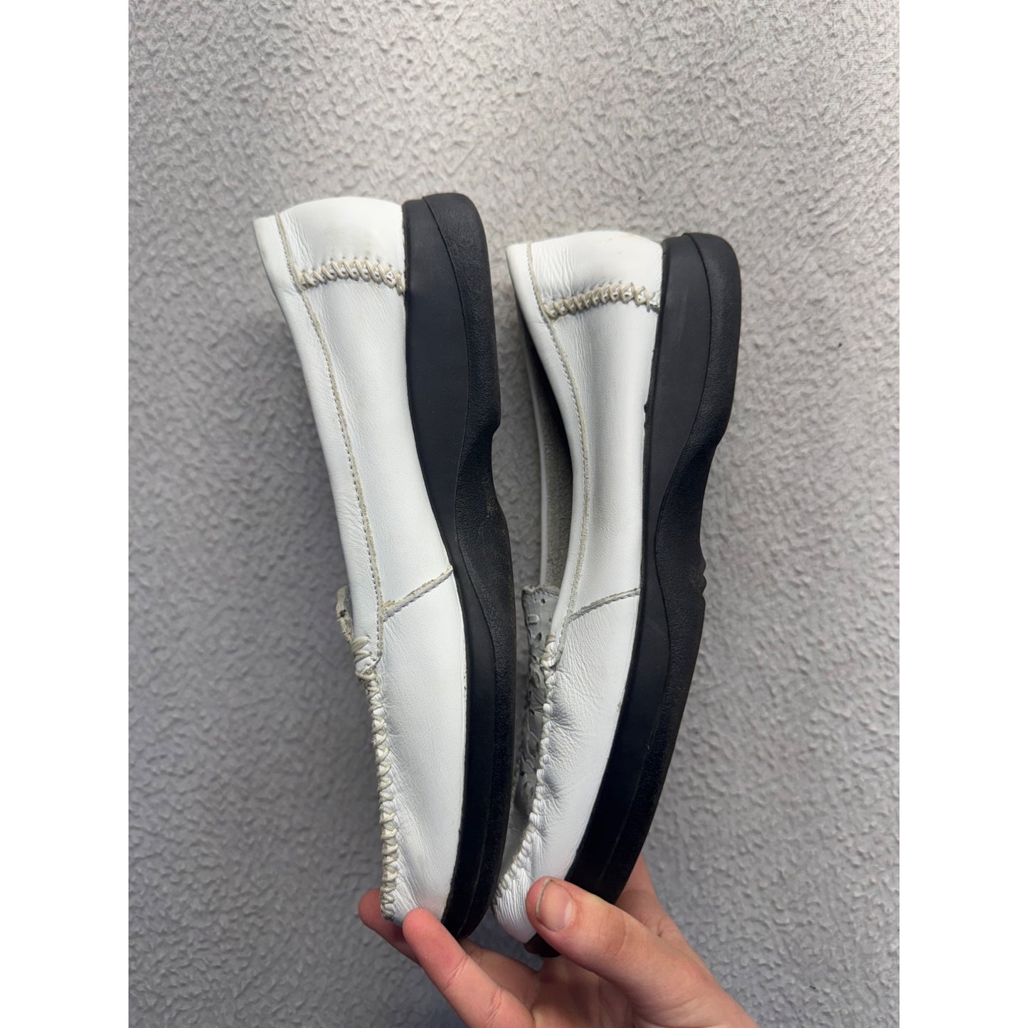 White Leather Loafers W/ Decorative Cutouts Size 7 #9474