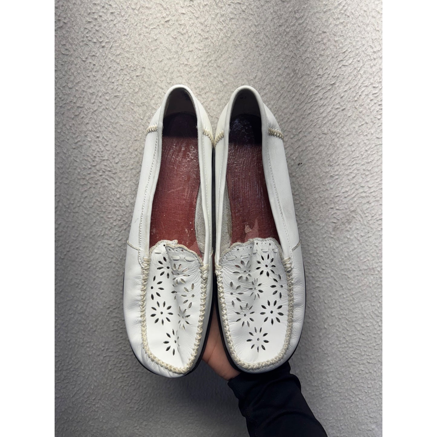 White Leather Loafers W/ Decorative Cutouts Size 7 #9474