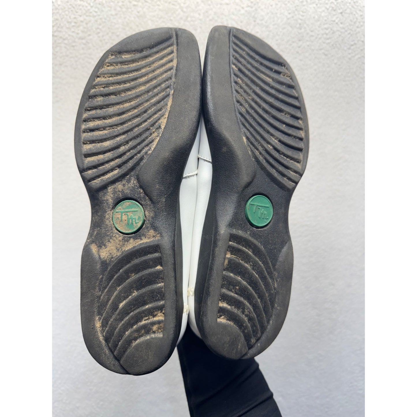 White Leather Loafers W/ Decorative Cutouts Size 7 #9474