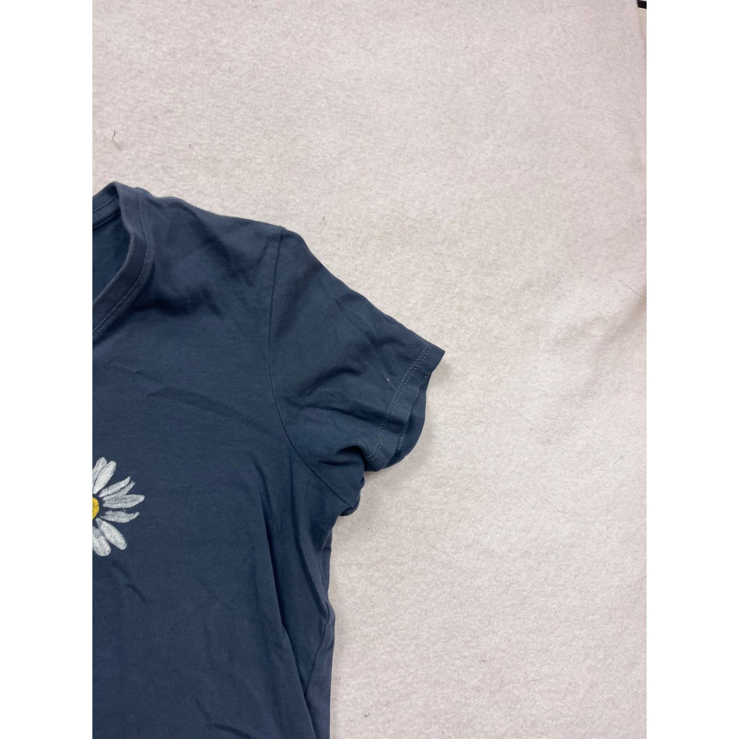 Life Is Good Medium Navy Blue V-Neck Crusher T-Shirt With Daisy Graphic #129A