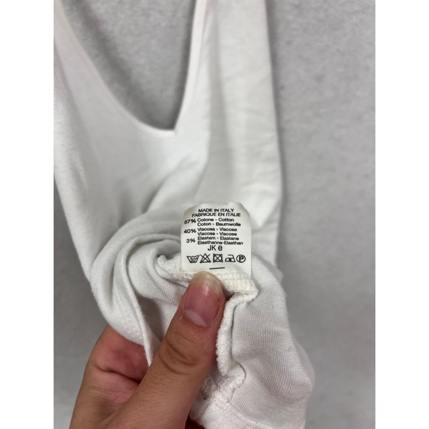 Brandy Melville White Sleeveless V-Neck Crop Top OS #117A