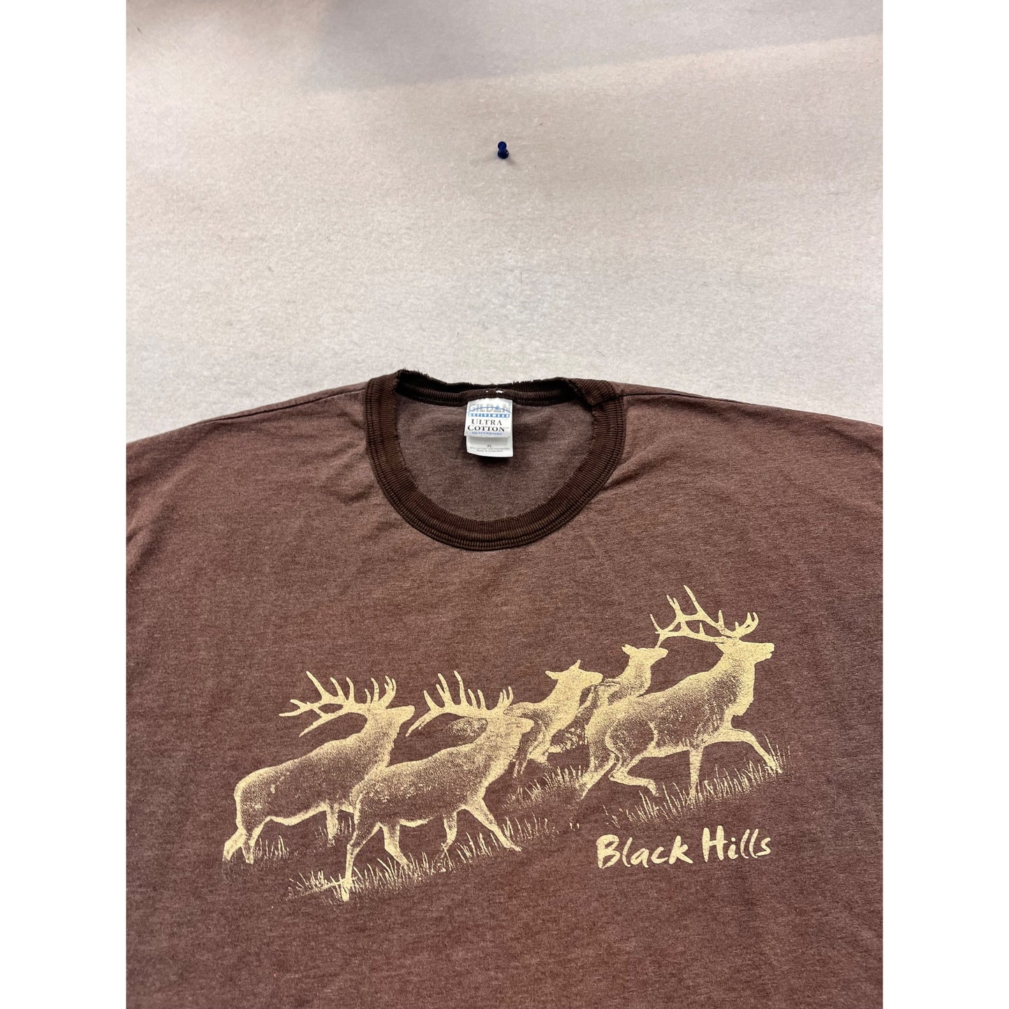 Vintage Brown Gildan Ultra Cotton Black Hills Elk Print T-Shirt XL #953A