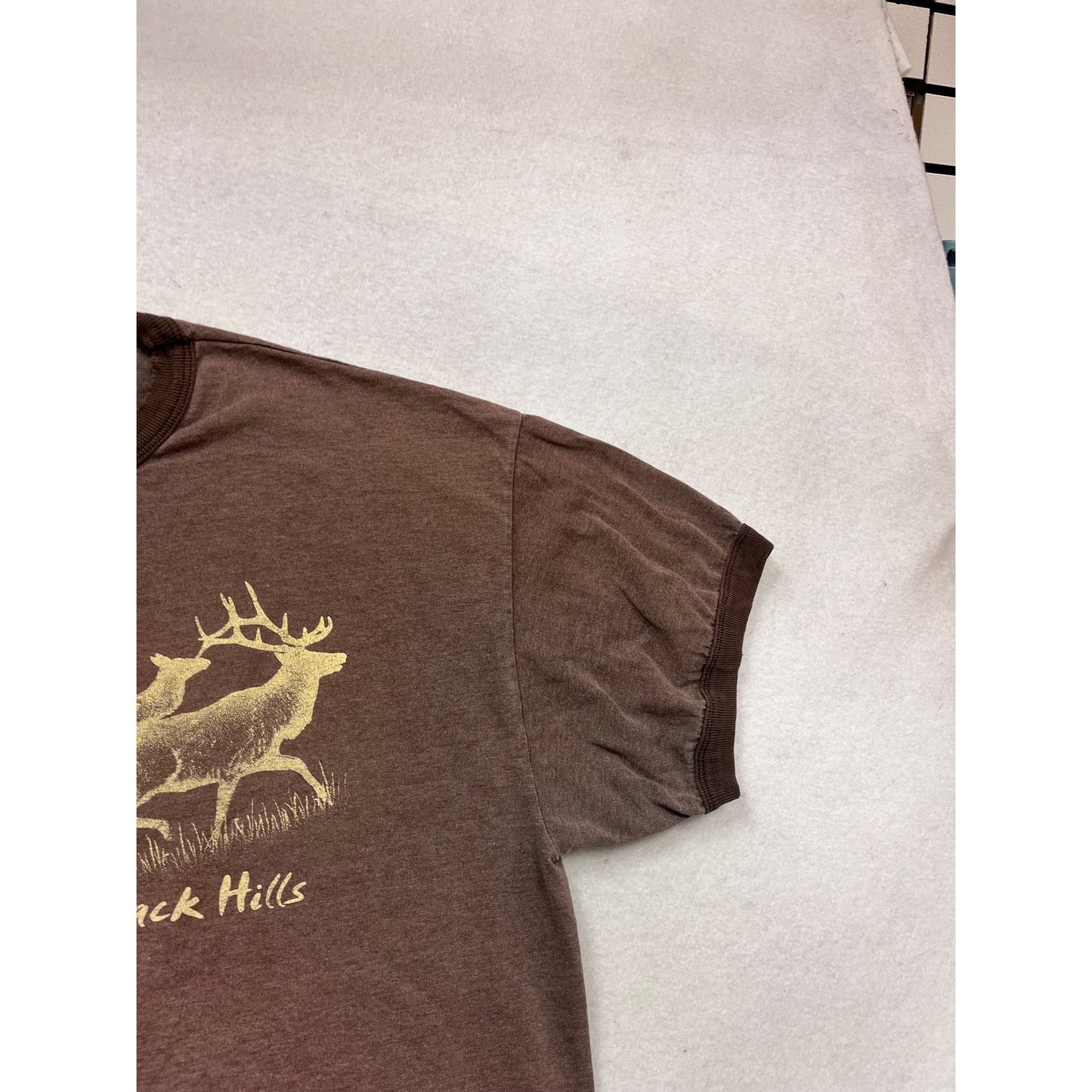 Vintage Brown Gildan Ultra Cotton Black Hills Elk Print T-Shirt XL #953A