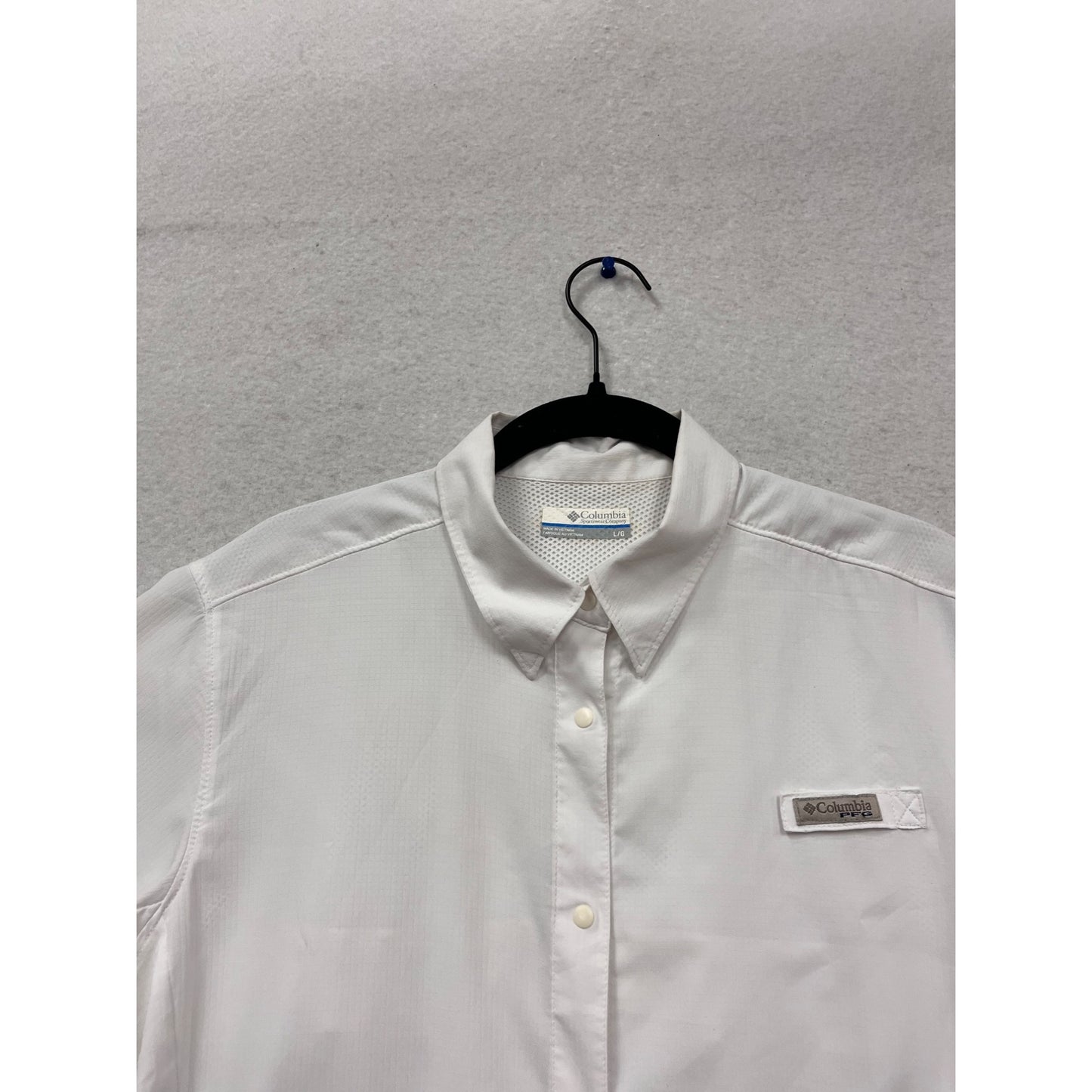 Columbia White Short Sleeve Button-Down Fishing Shirt L #655A