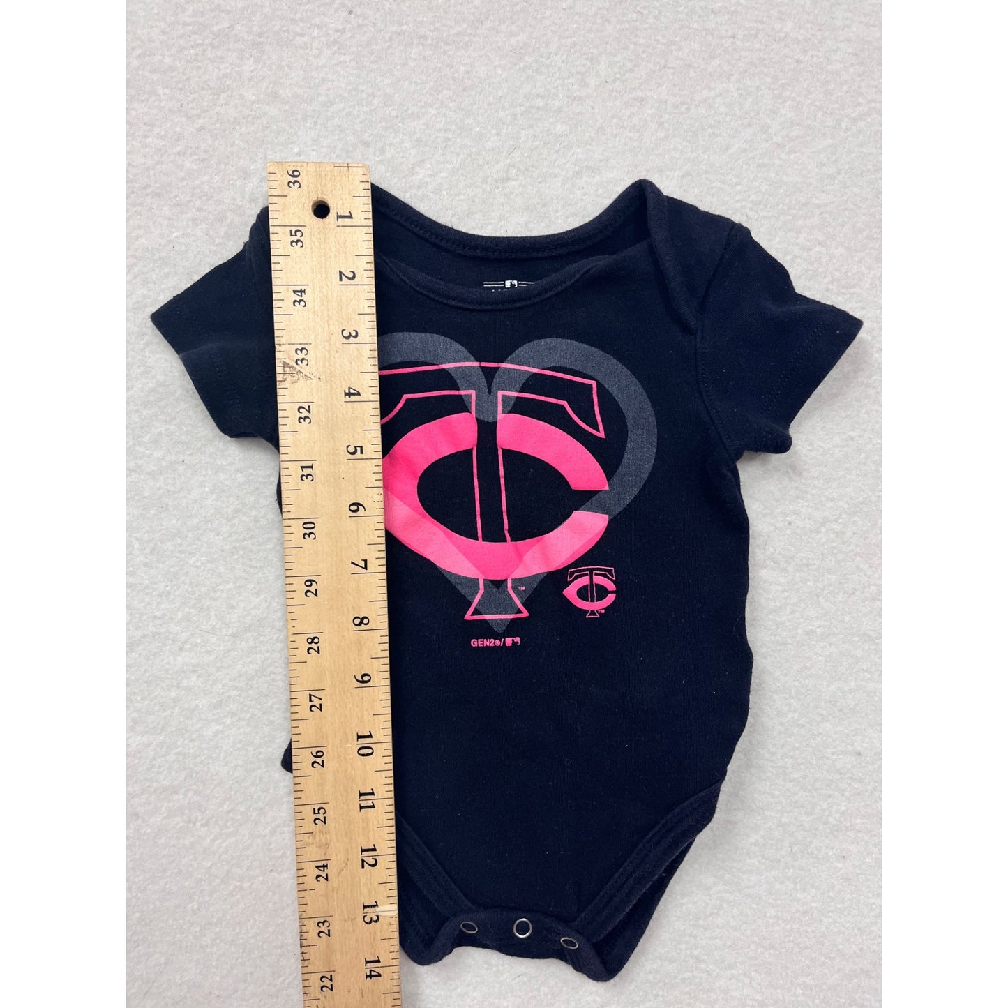 Minnesota Twins Baby Onesie 3/6M Black & Pink Cotton Short Sleeve Bodysuit With Snap closure #6509