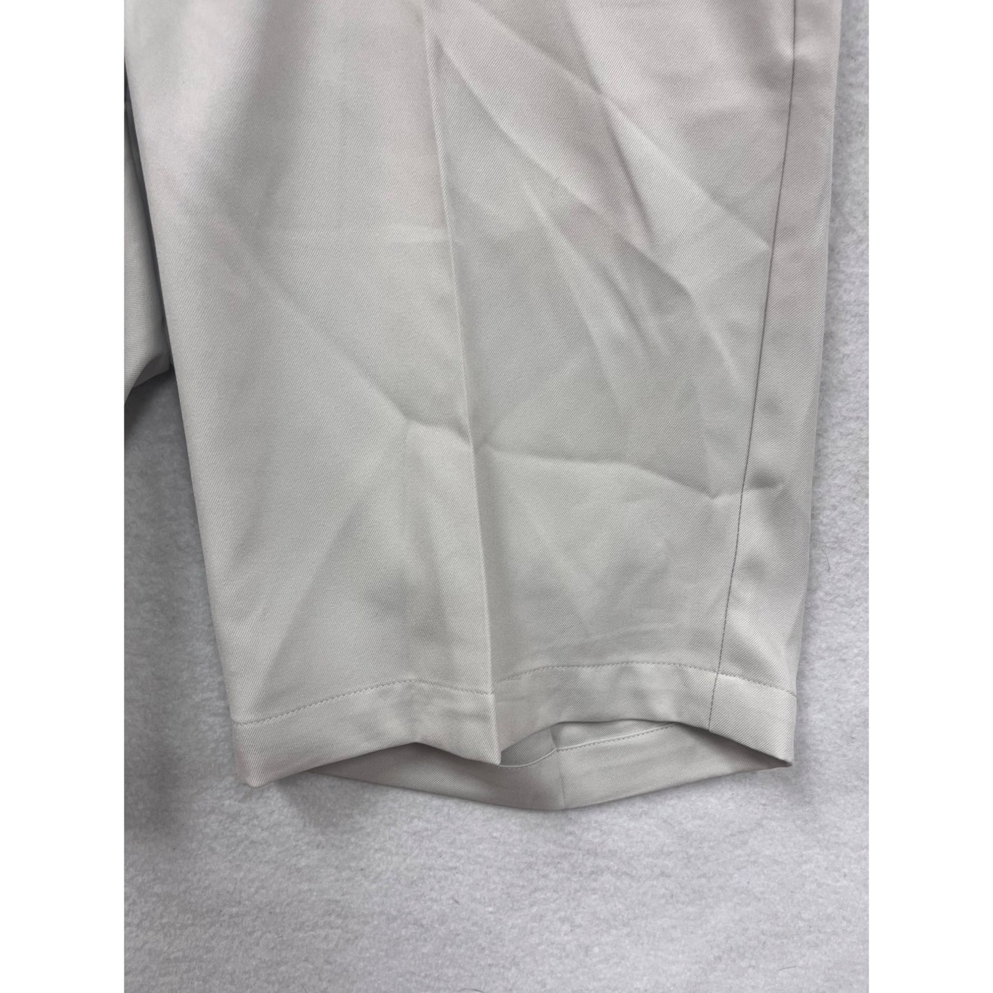 Greg Norman Mens White Golf Shorts Size 32 #6797