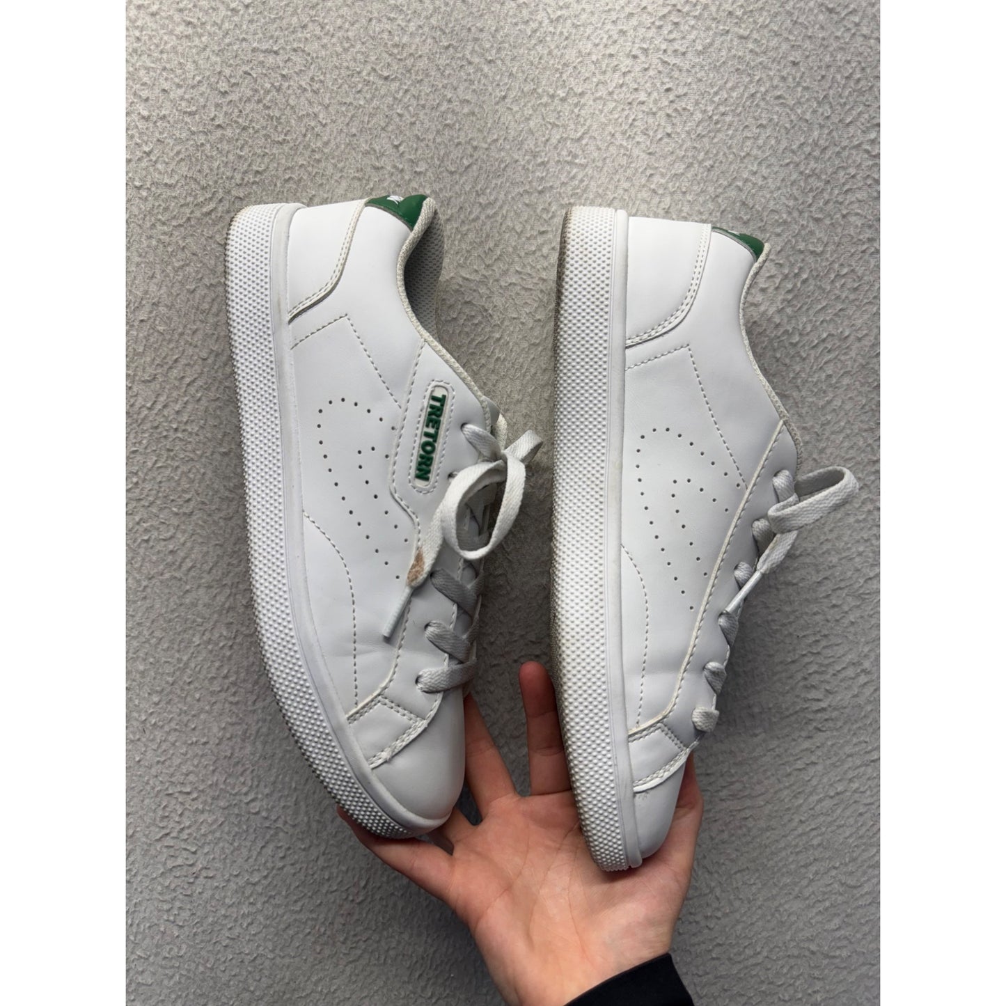Tretorn White Sneakers With Green Accents Lace-Up Size 9 Pre-Owned #9792