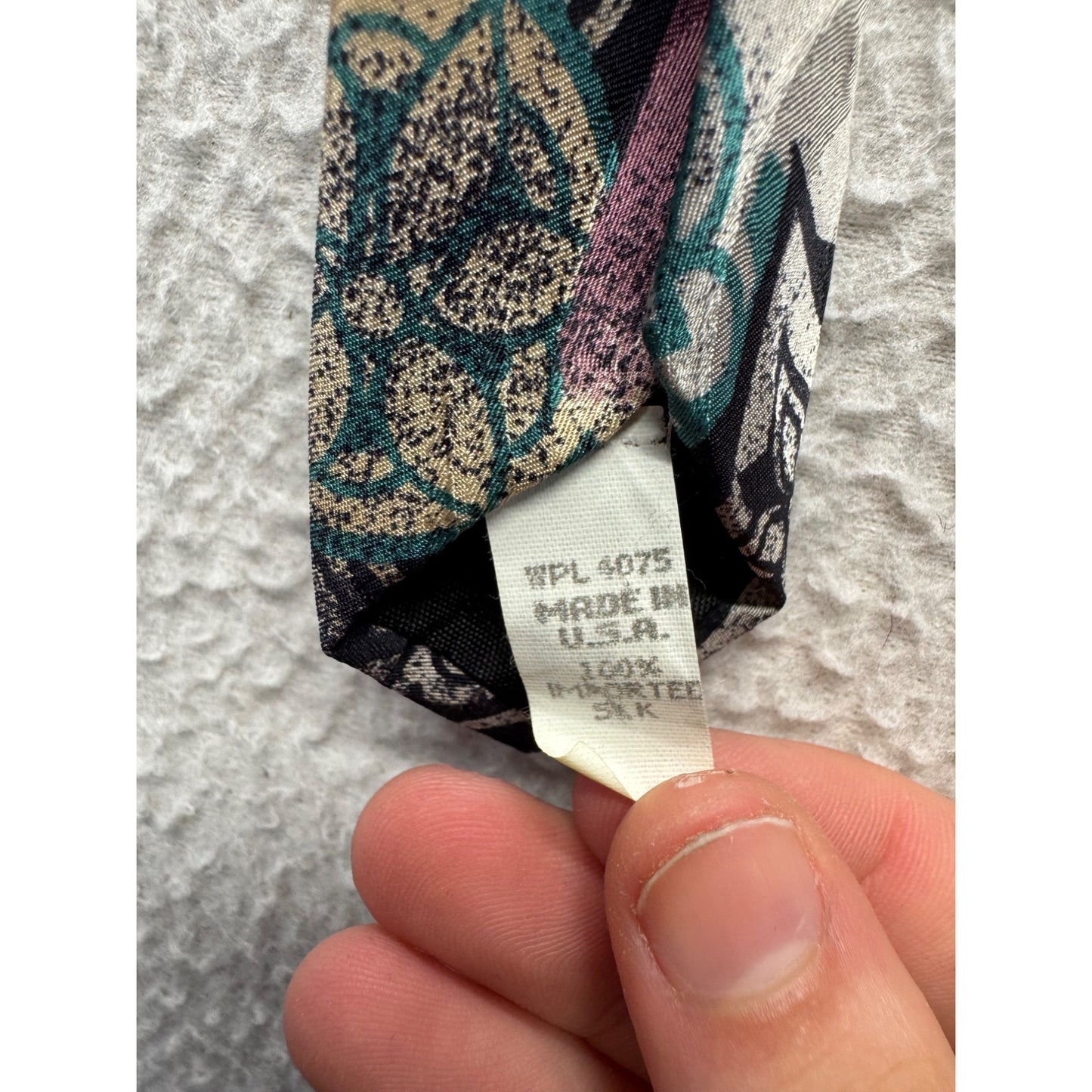 Je Suis Abstract Pattern Silk Necktie Made In USA Multicolor 27.5 Inches #9611
