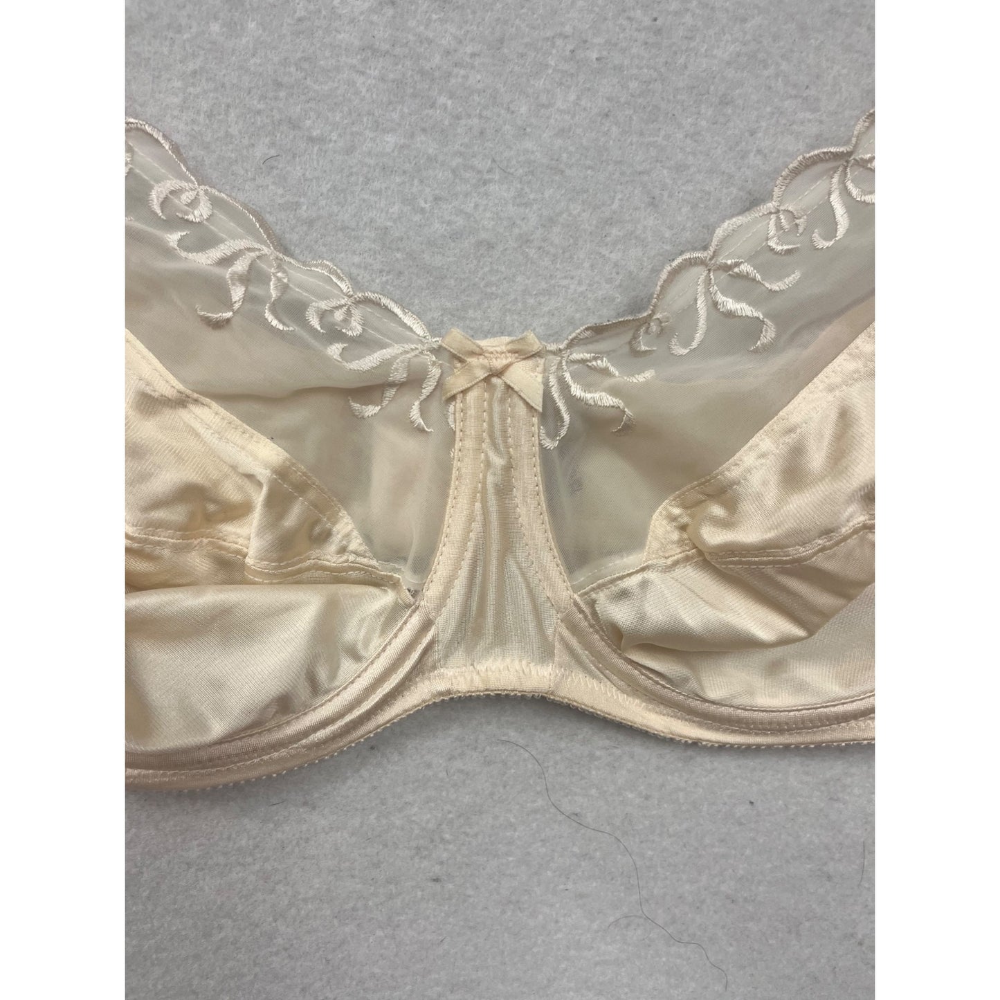 Vintage Vassarette Beige Embroidered Sheer Lace Full Coverage Bra 38D #21A