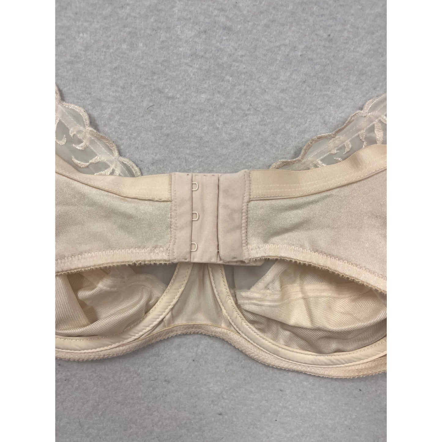 Vintage Vassarette Beige Embroidered Sheer Lace Full Coverage Bra 38D #21A