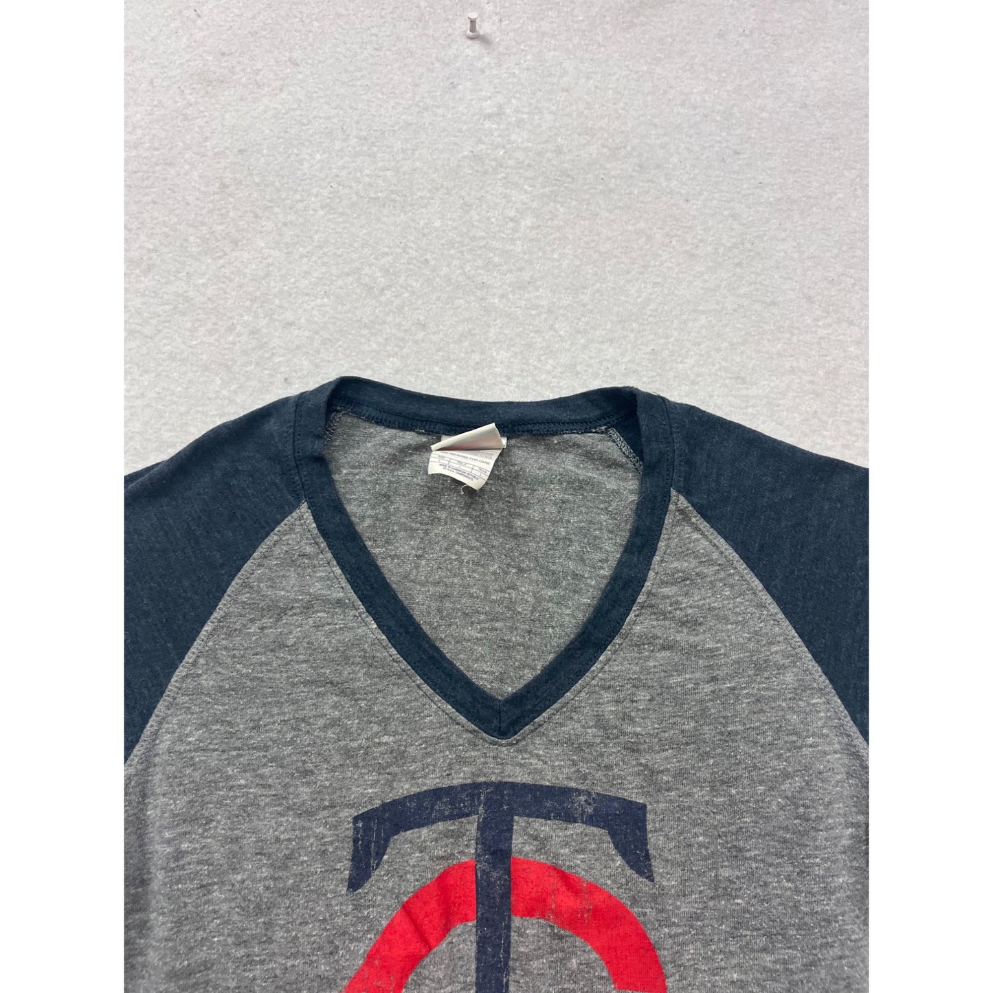 Minnesota Twins V-Neck T-Shirt By Genuine Merchandise - Size L #294A