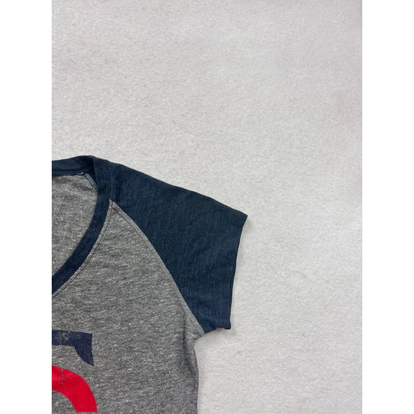 Minnesota Twins V-Neck T-Shirt By Genuine Merchandise - Size L #294A