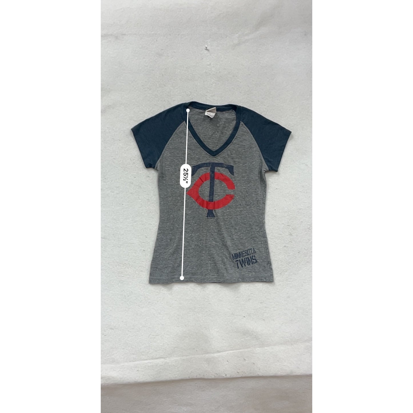 Minnesota Twins V-Neck T-Shirt By Genuine Merchandise - Size L #294A