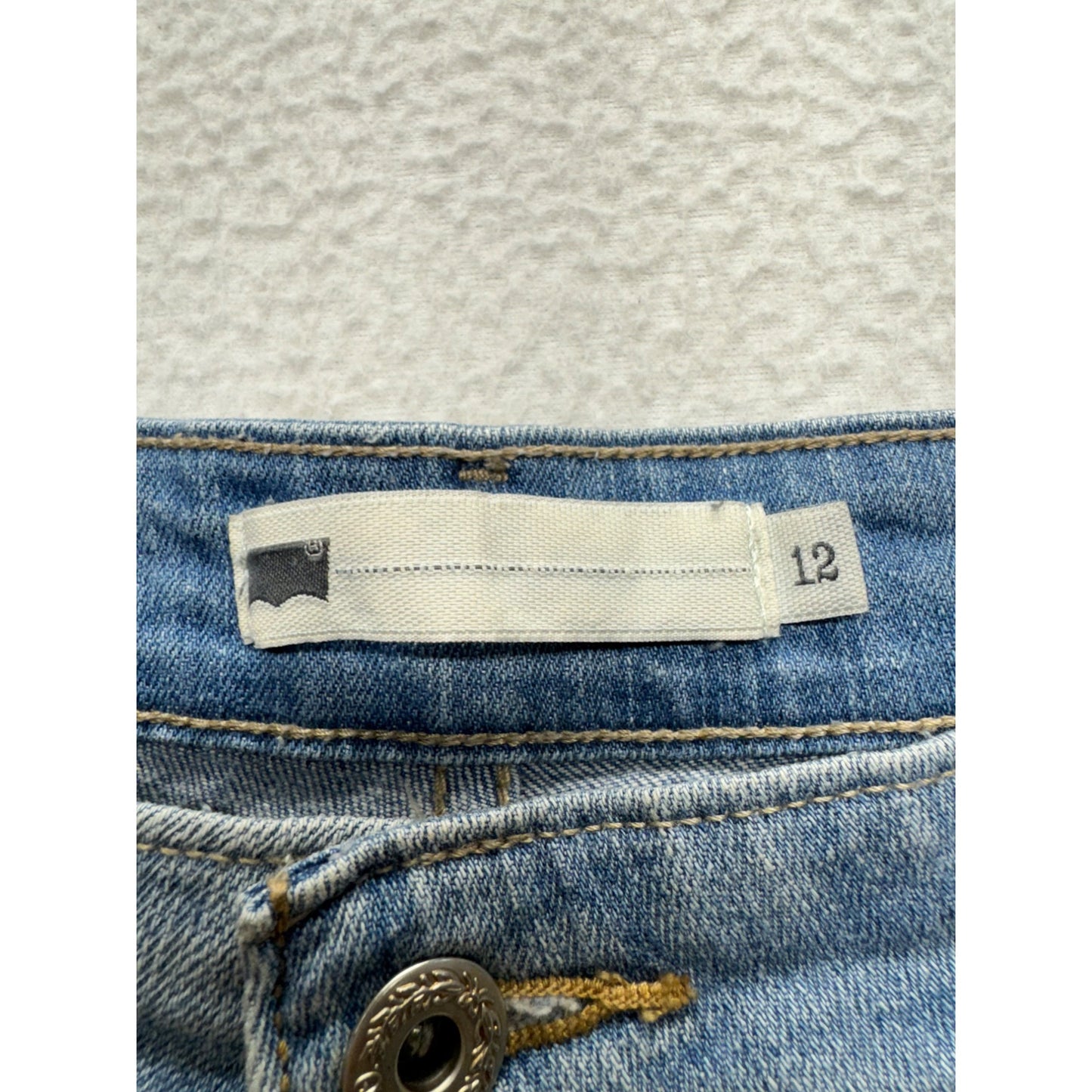 Levis Light Wash Denim Capri Jeans Size 12 Cropped Casual Style #9250