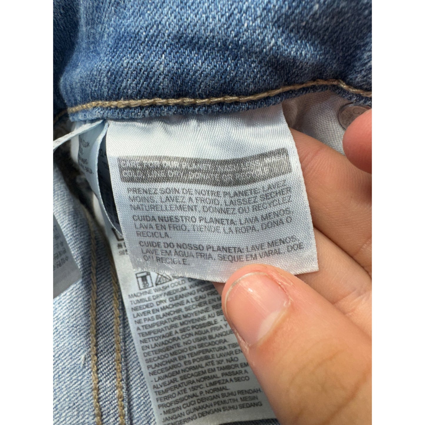 Levis Light Wash Denim Capri Jeans Size 12 Cropped Casual Style #9250