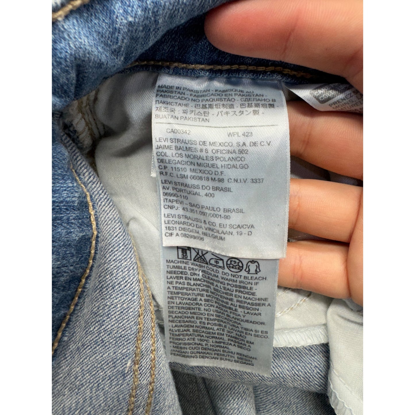 Levis Light Wash Denim Capri Jeans Size 12 Cropped Casual Style #9250