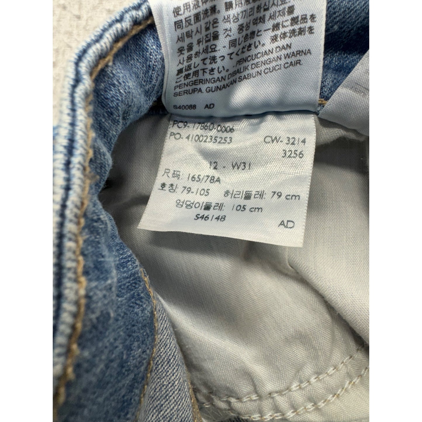 Levis Light Wash Denim Capri Jeans Size 12 Cropped Casual Style #9250