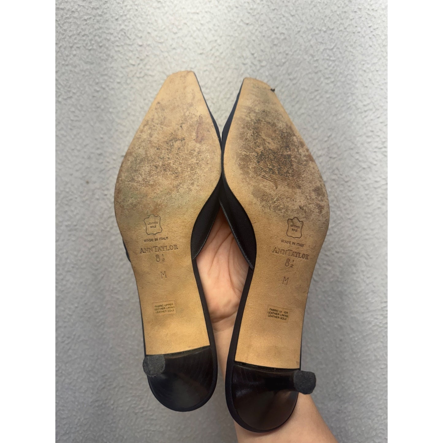 Ann Taylor Navy Blue Embroidered Satin Kitten Heel Mules Size 8.5 M #9807