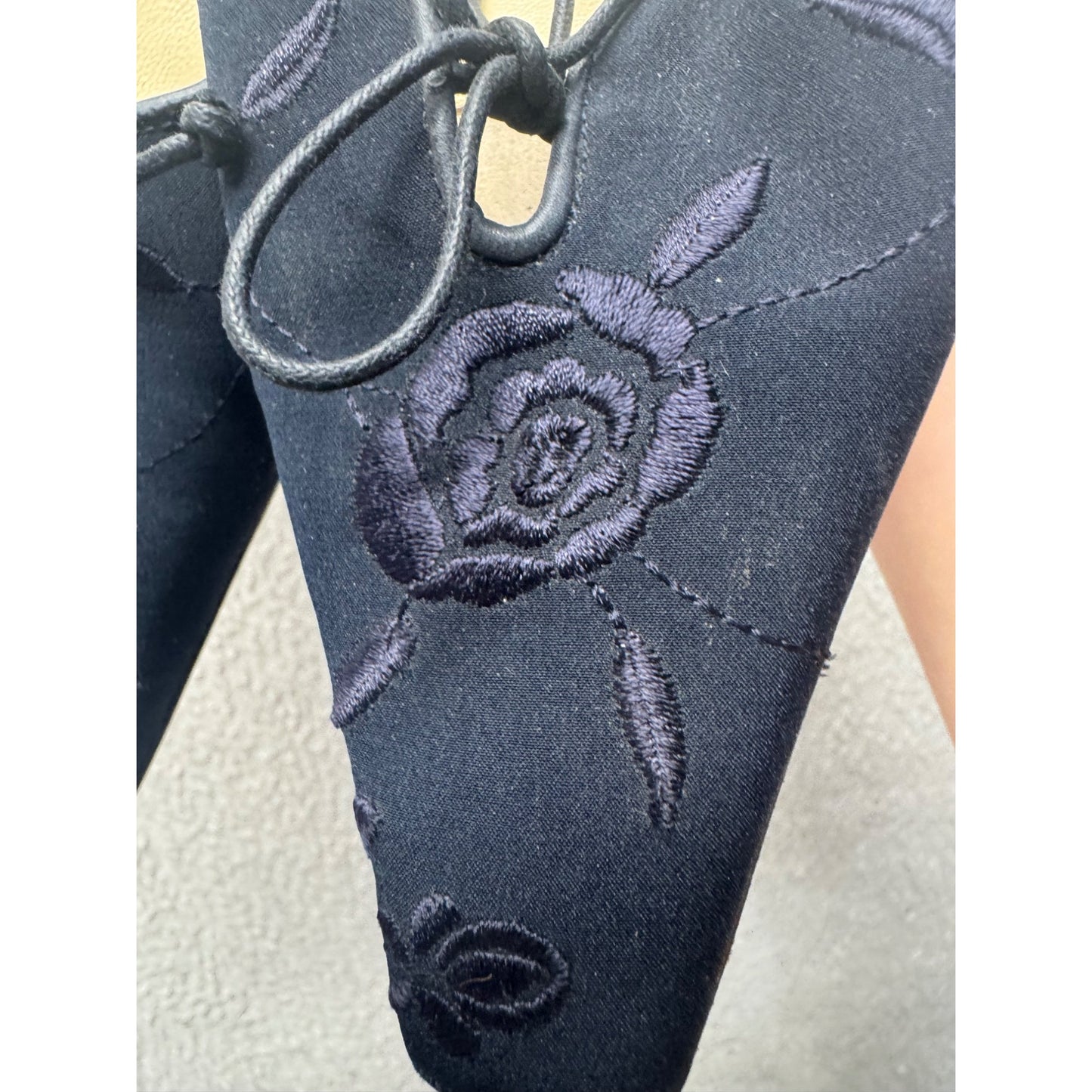 Ann Taylor Navy Blue Embroidered Satin Kitten Heel Mules Size 8.5 M #9807