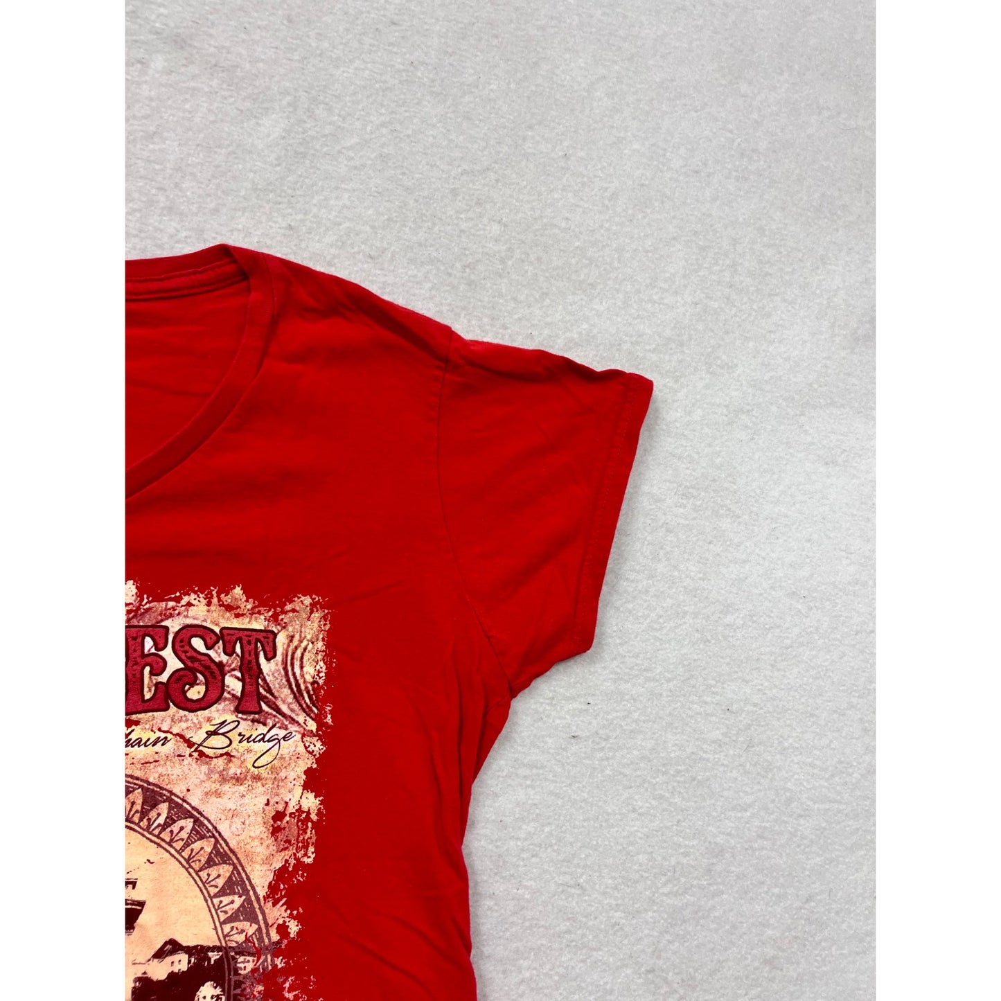 Budapest Graphic Red V-Neck T-Shirt XL #8933