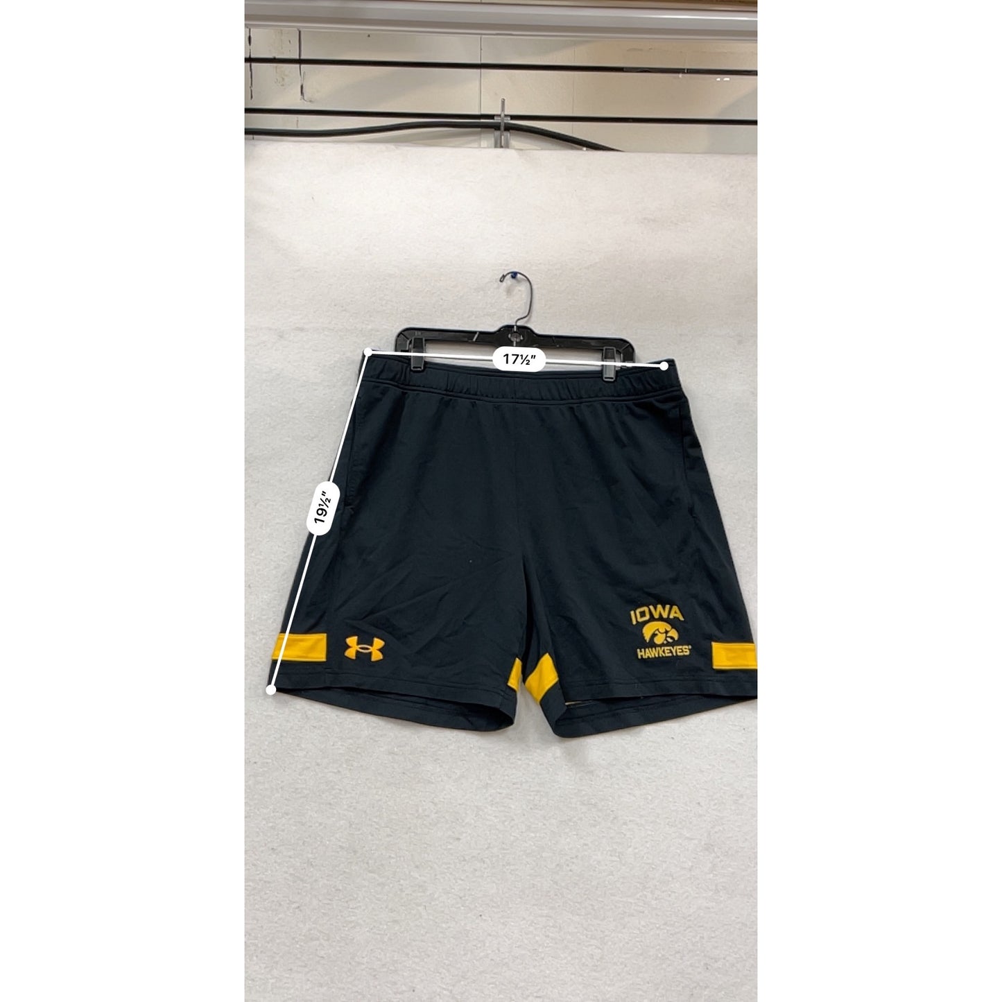 Under Armour Iowa Hawkeyes  Athletic Shorts Size L #895A